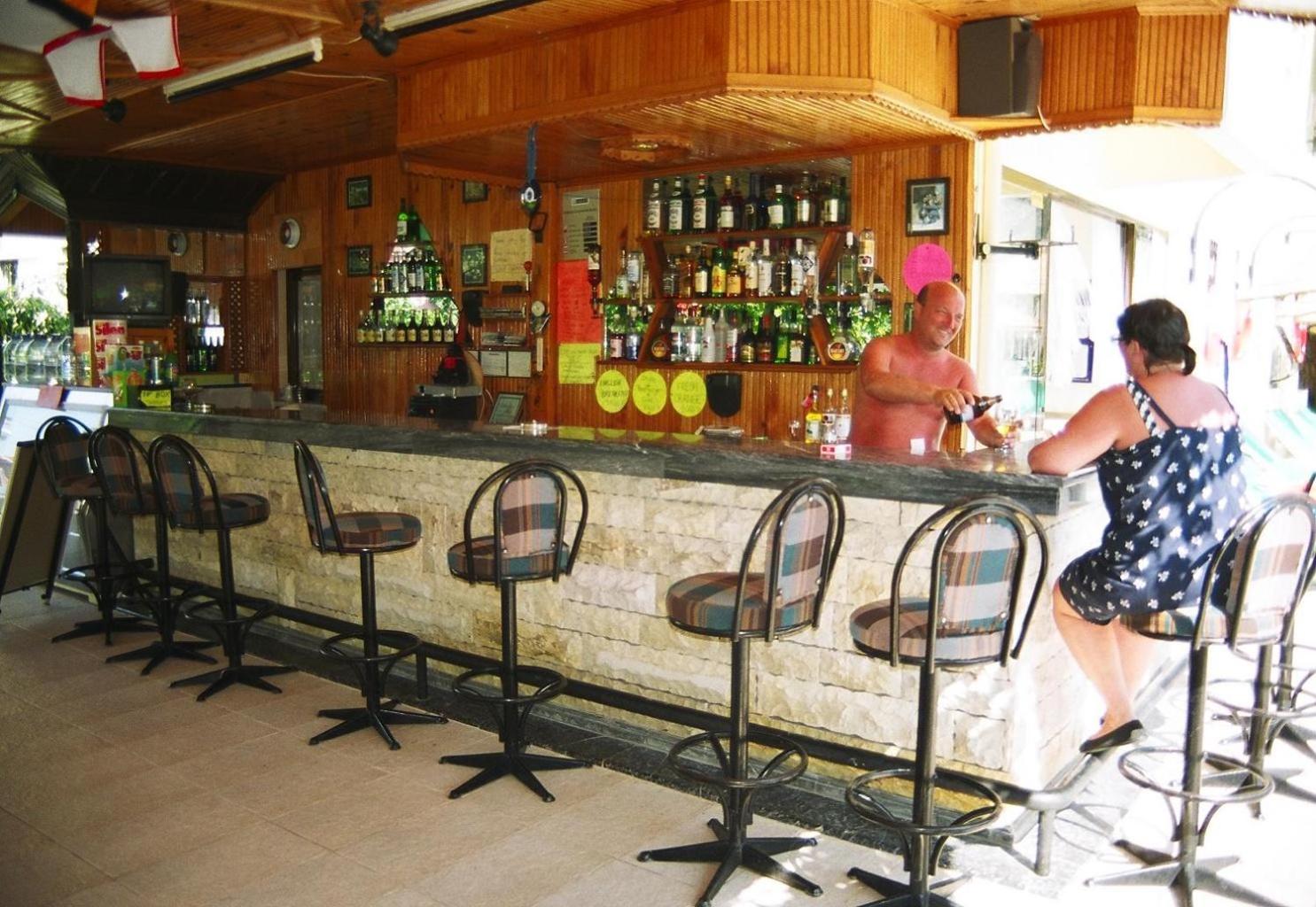 bar