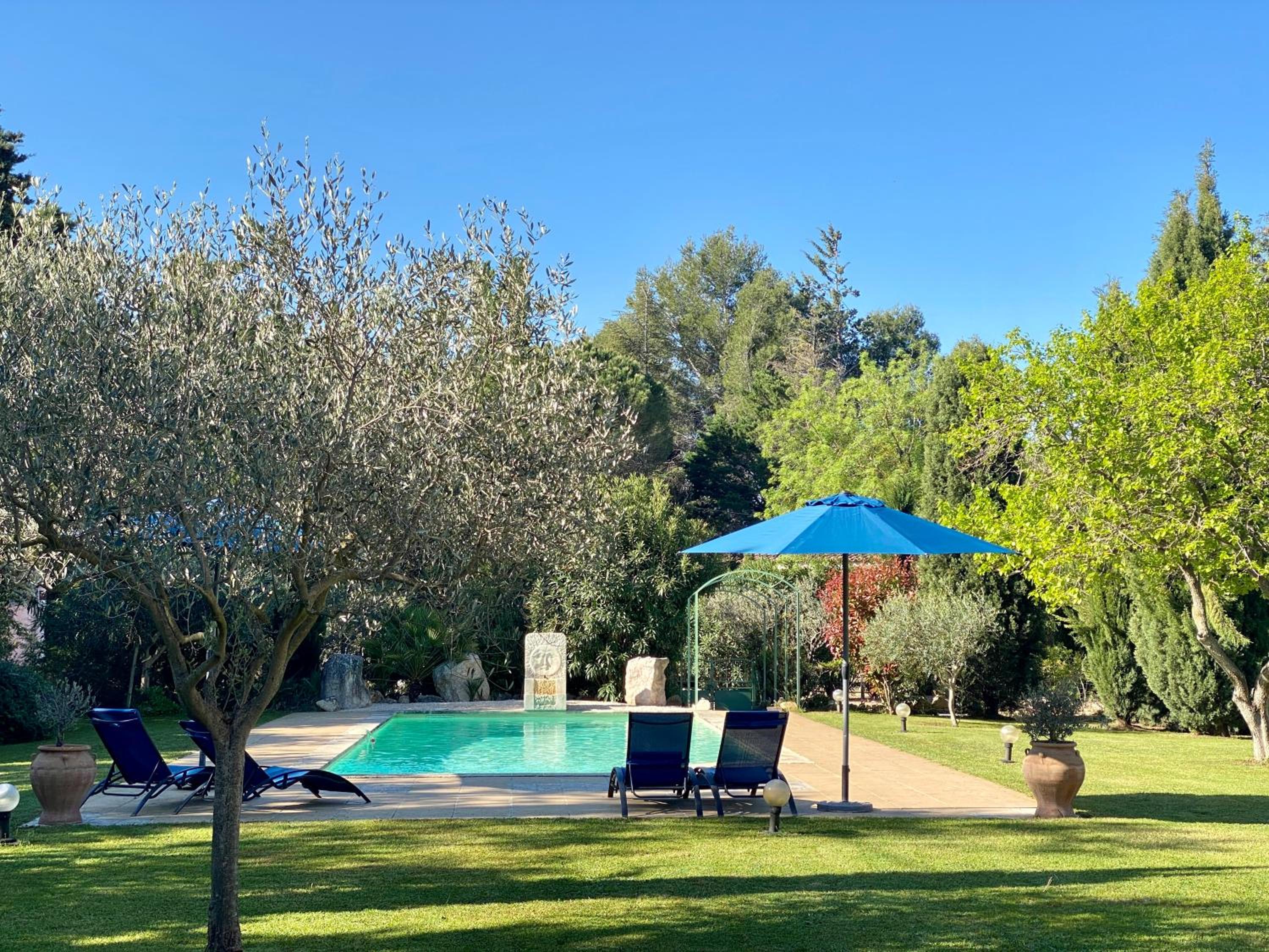 Domaine Au Coeur des Alpilles view 3