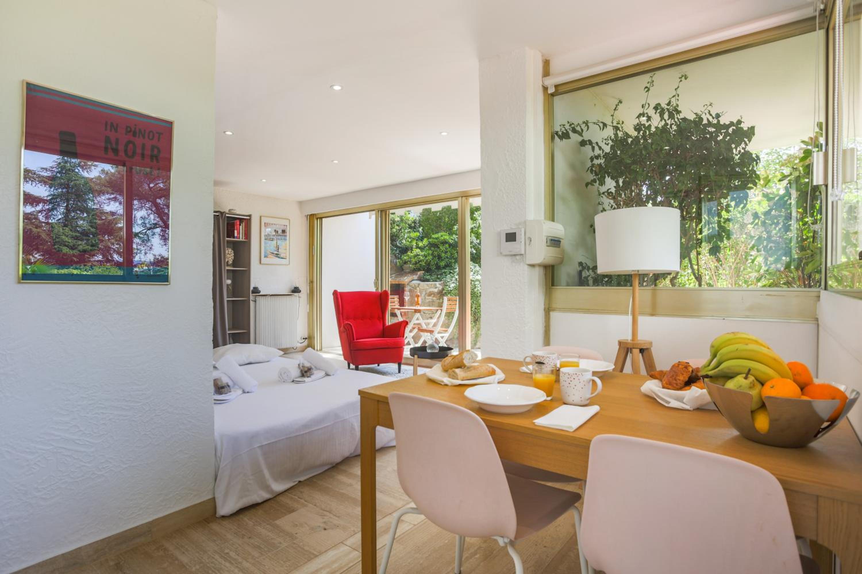 Studio A/C La Californie with patio by Olidesi photo 3