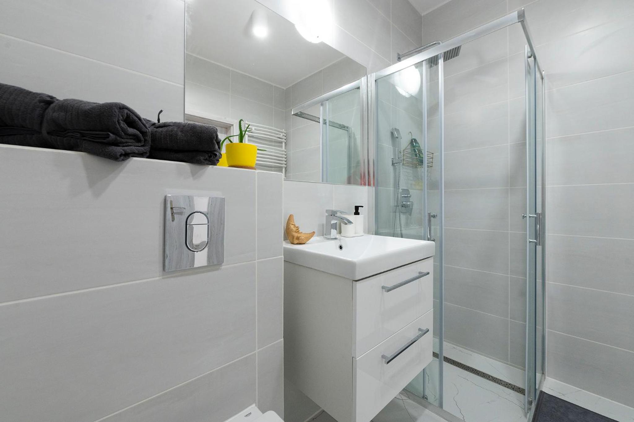 Luxury in City -3- Studio Bright & Secure