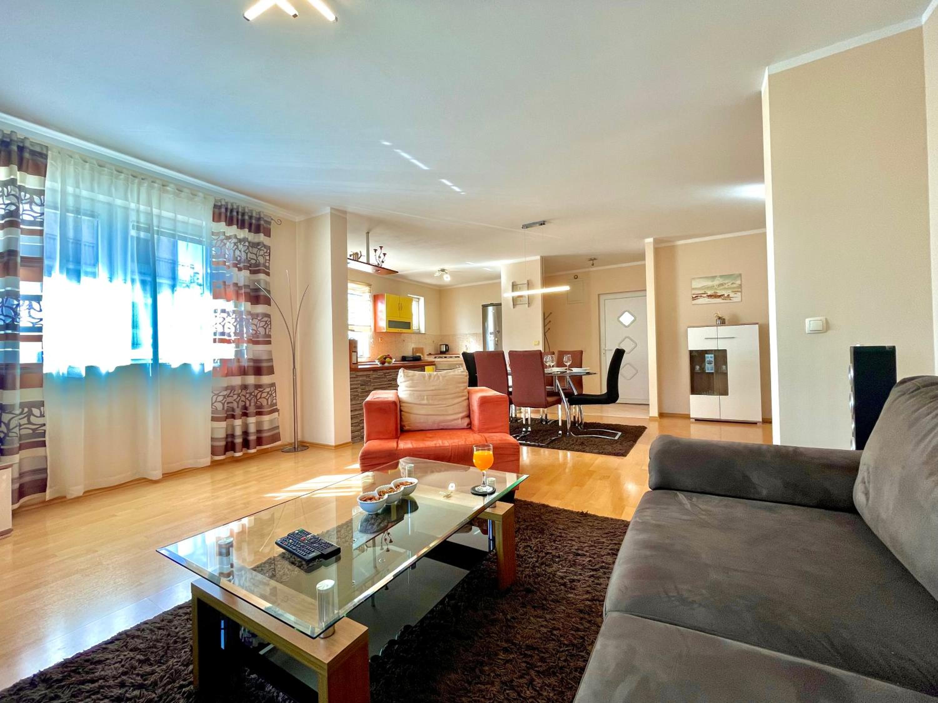 Apartment LaDoNi - #new#big#spacious#large garden view 4