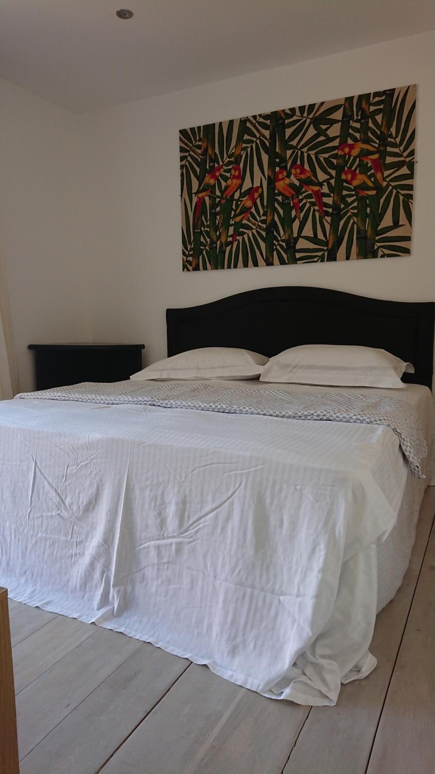 Surf Lookout - King size en-suite with sea views view 3