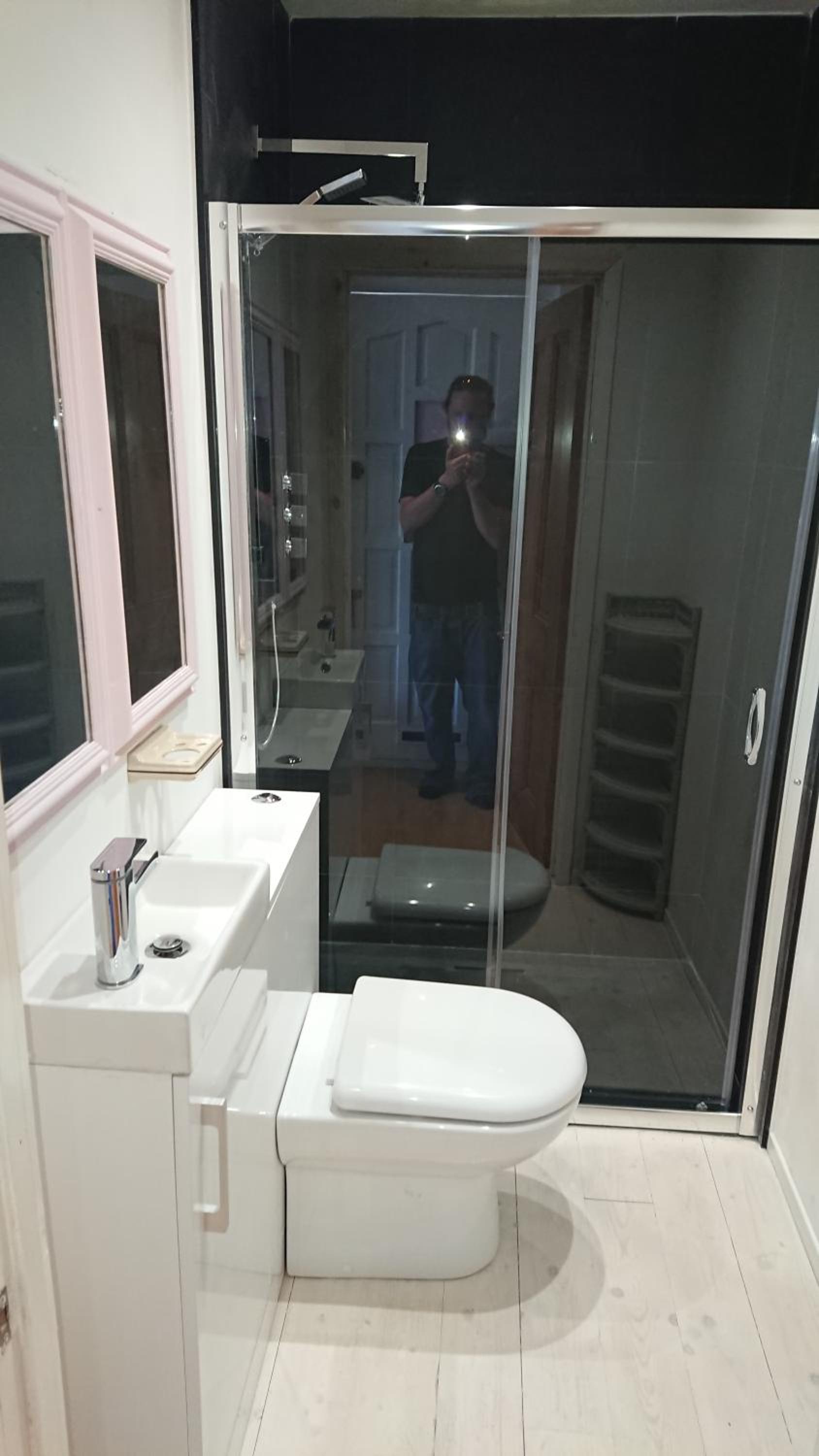 Surf Lookout - King size en-suite with sea views view 4