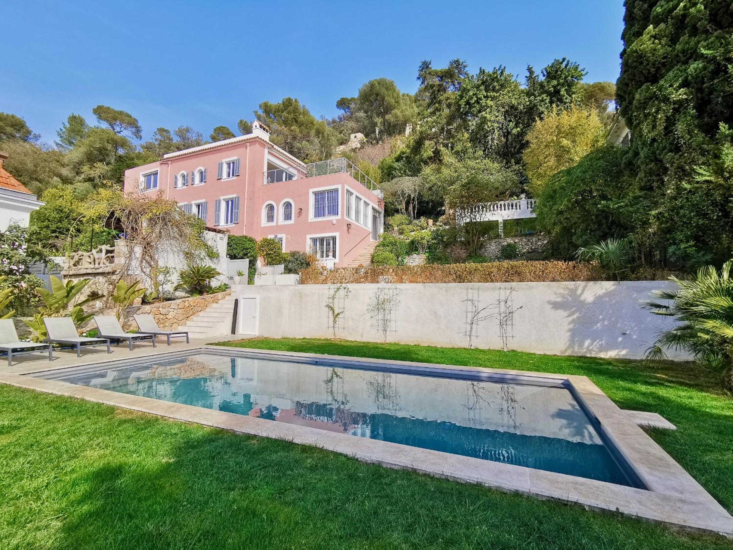 Le Mas rose by Booking Guys photo 2