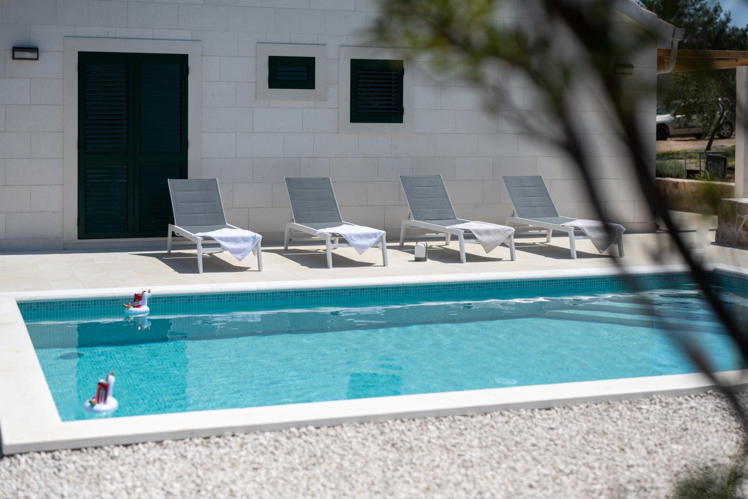 Villa Rogač view 3