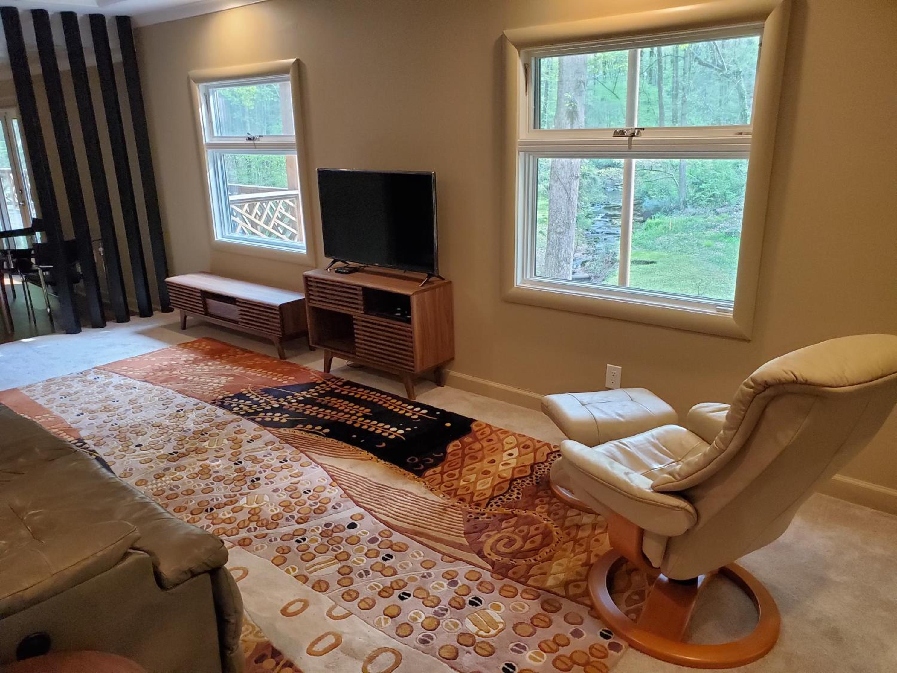 CREEKSIDE-ATLanta Terrace-Level Guest Suite