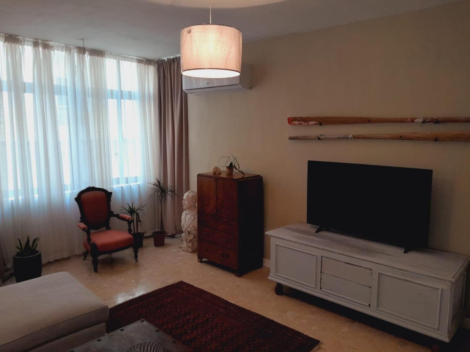 Hotel Lovely two bedroom apartment seconds from the Sea! - Image 1