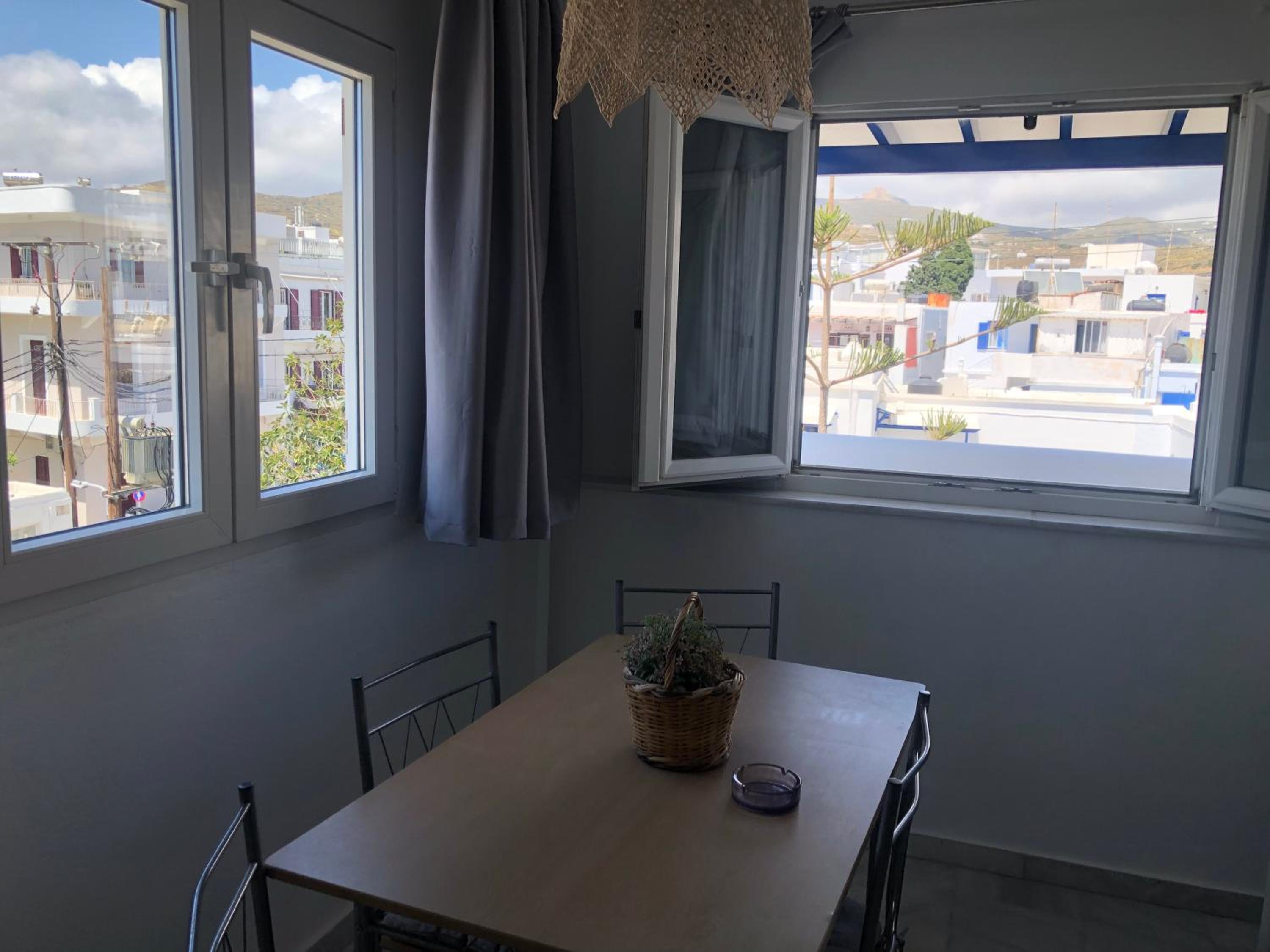 Noe Rooms
