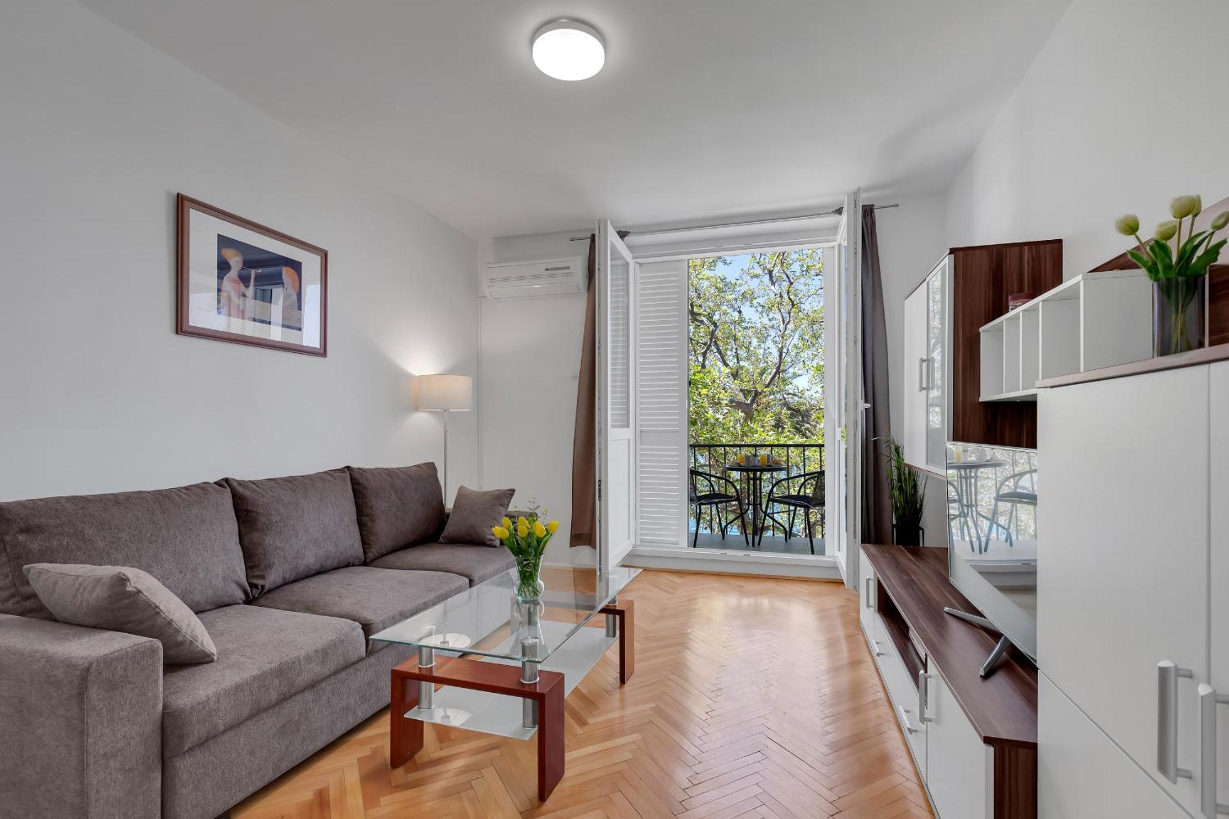 Apartment Riva view 5