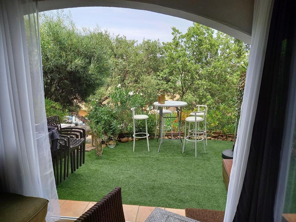 Hotel Charmant T2 de 34m2 en Résidence de standing à Grimaud - Piscines - Jardinet - Plein coeur du Golfe de St Tropez- Pleine nature - Image 1