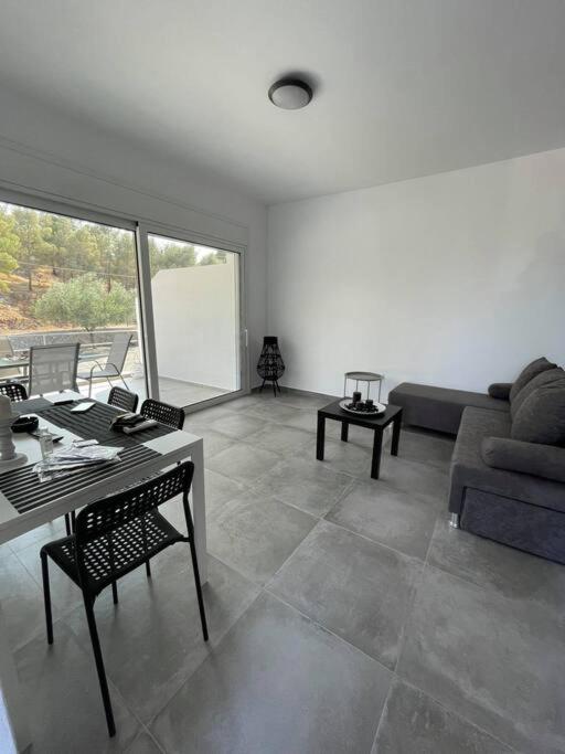 Rock N Sun - Brand New Apartment in Ermioni view 3