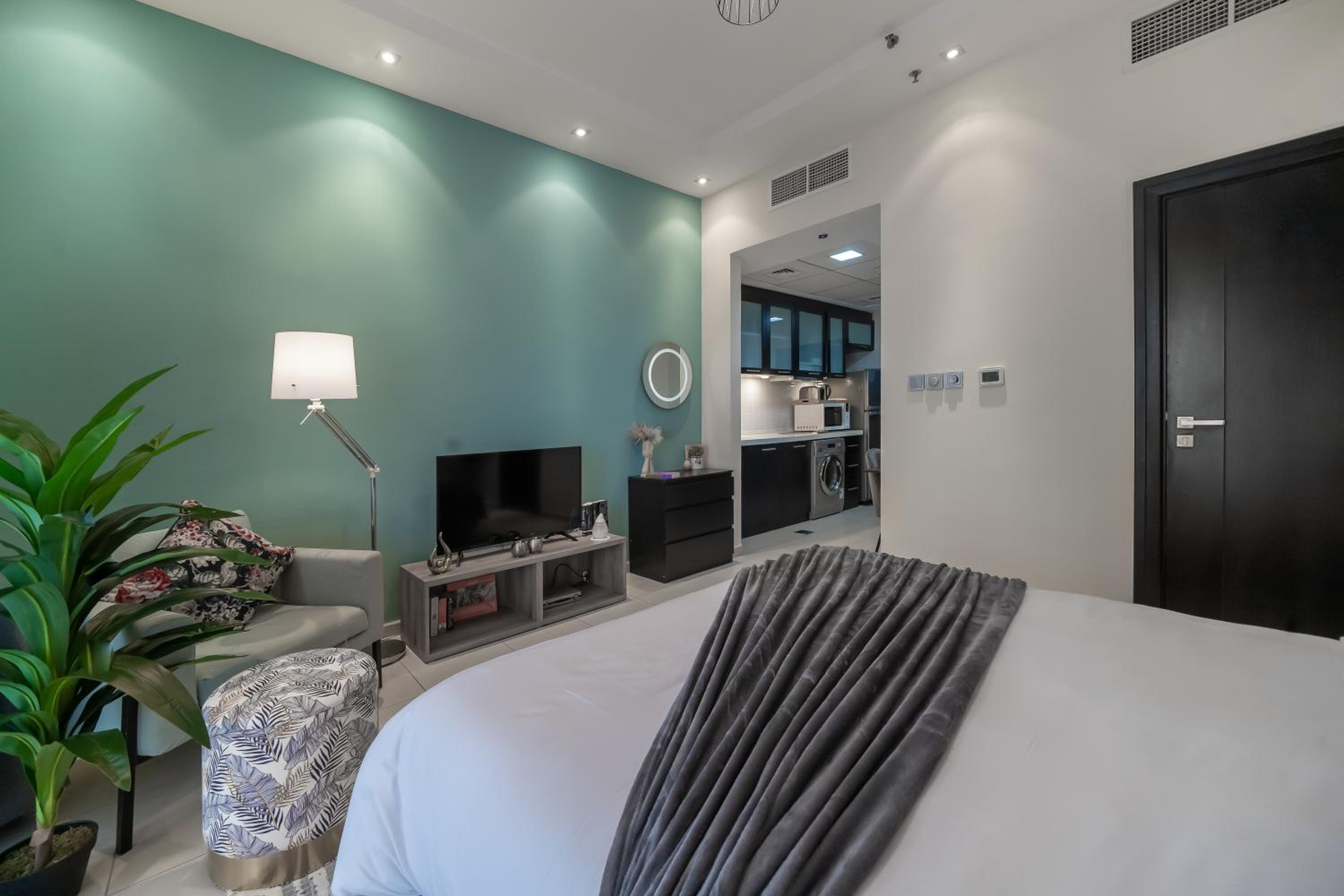 HiGuests - Cute Studio With Balcony, 5-min To The Beach
