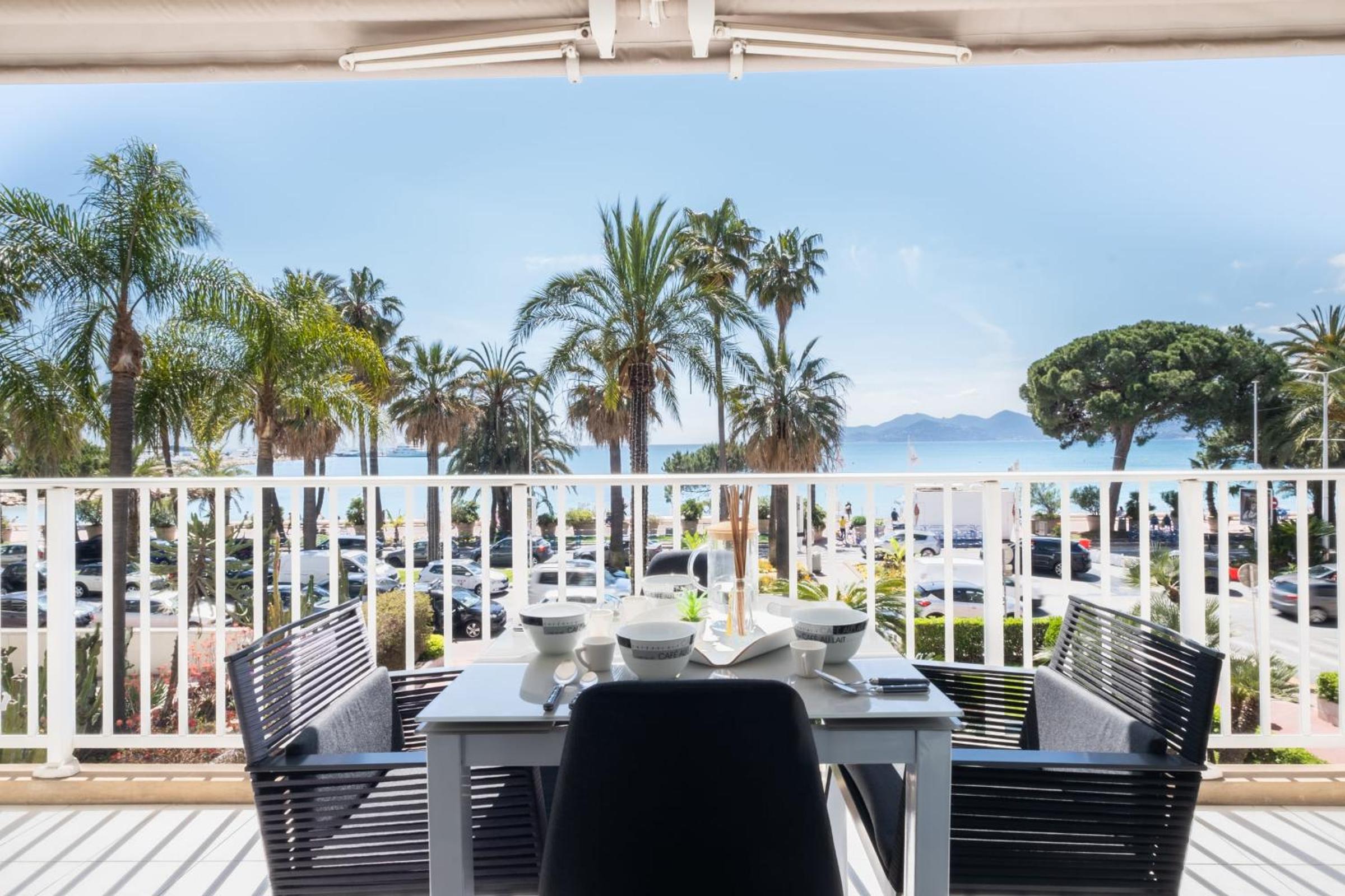 SERRENDY Sea view terrace upscale property photo 1