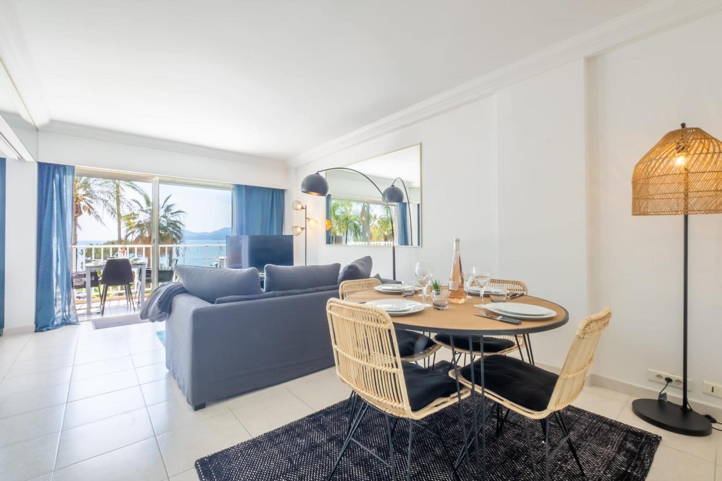 SERRENDY Sea view terrace upscale property photo 3