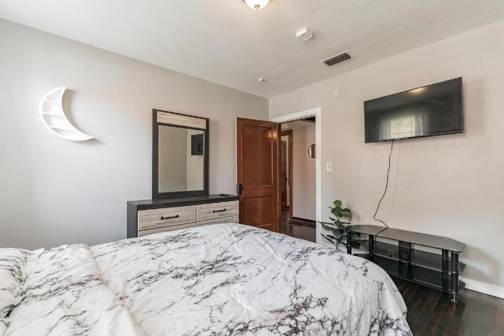 Comfy Pet Friendly Home in Jacksonville Mins to Downtown
