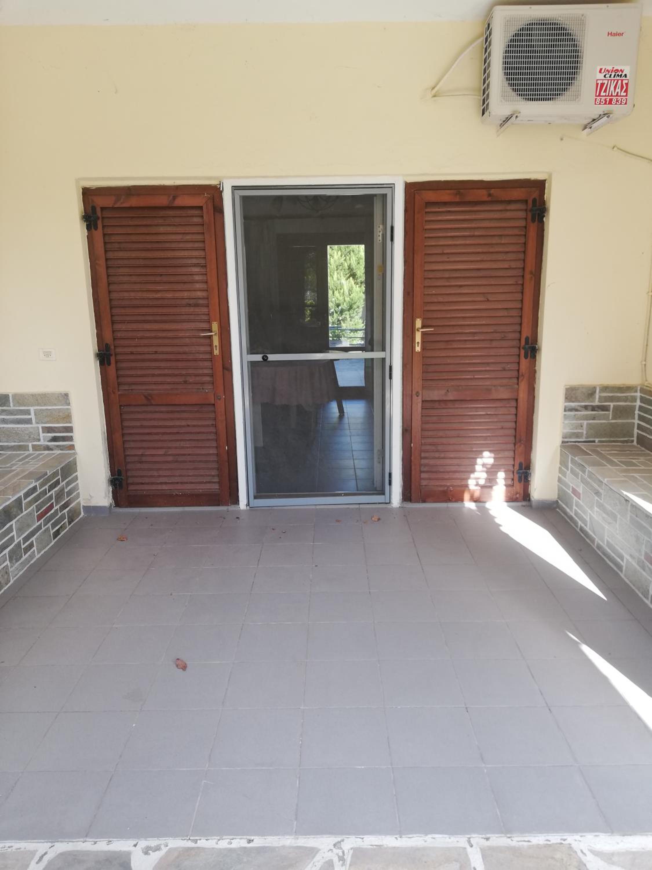 private house next to the sea view 2