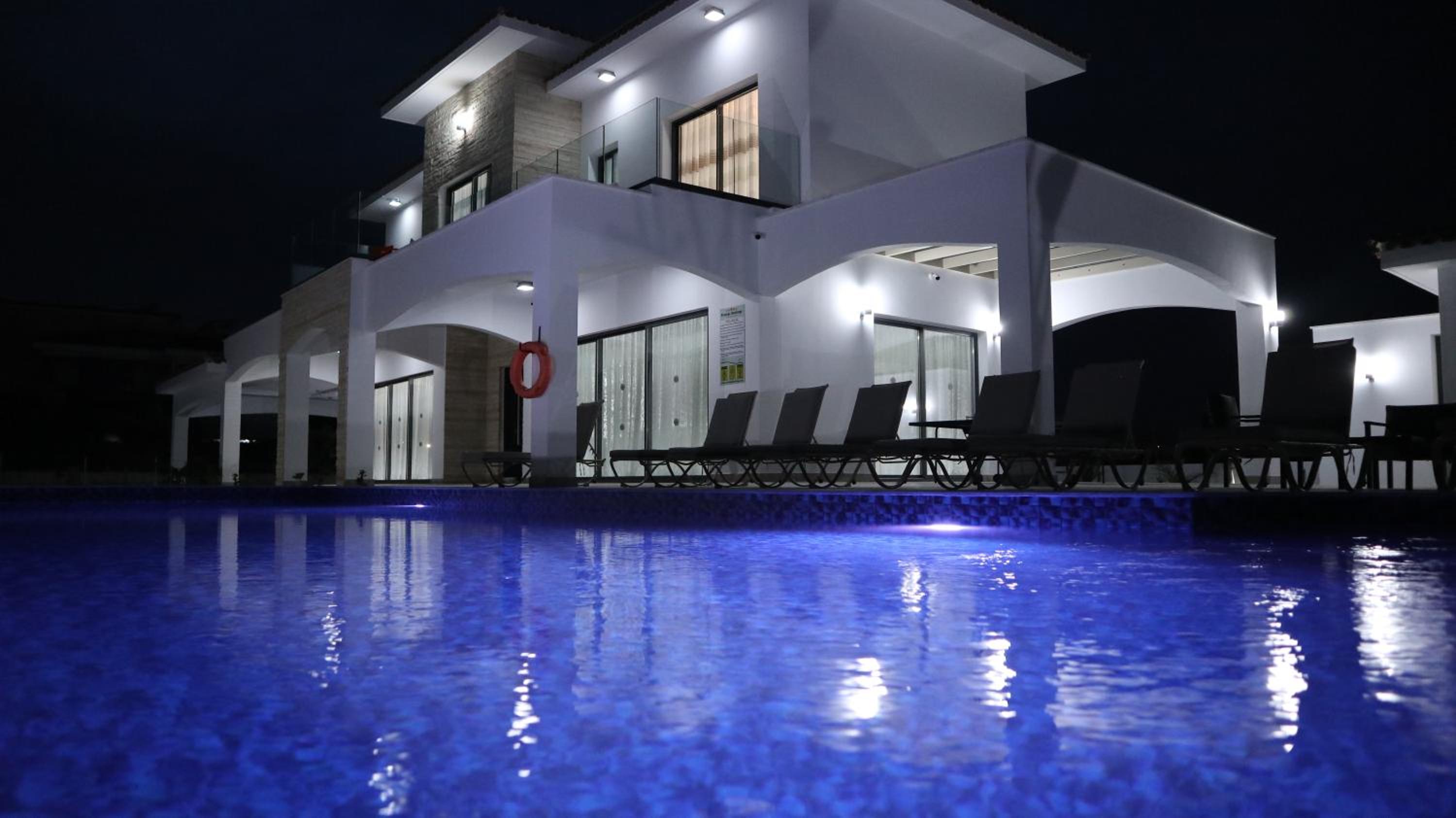 Aretousa Ena by Prestige Bookings