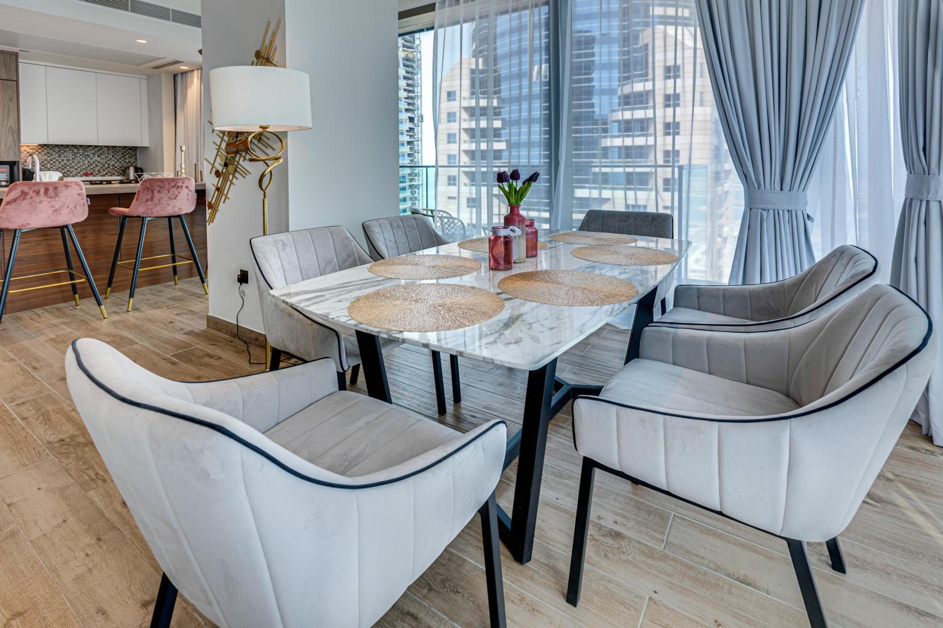 Luxury apartment in Marina Gate Jumeirah Living