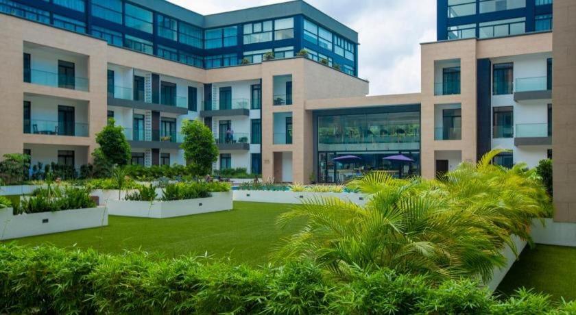 Embassy gardens Luxury suites CPG