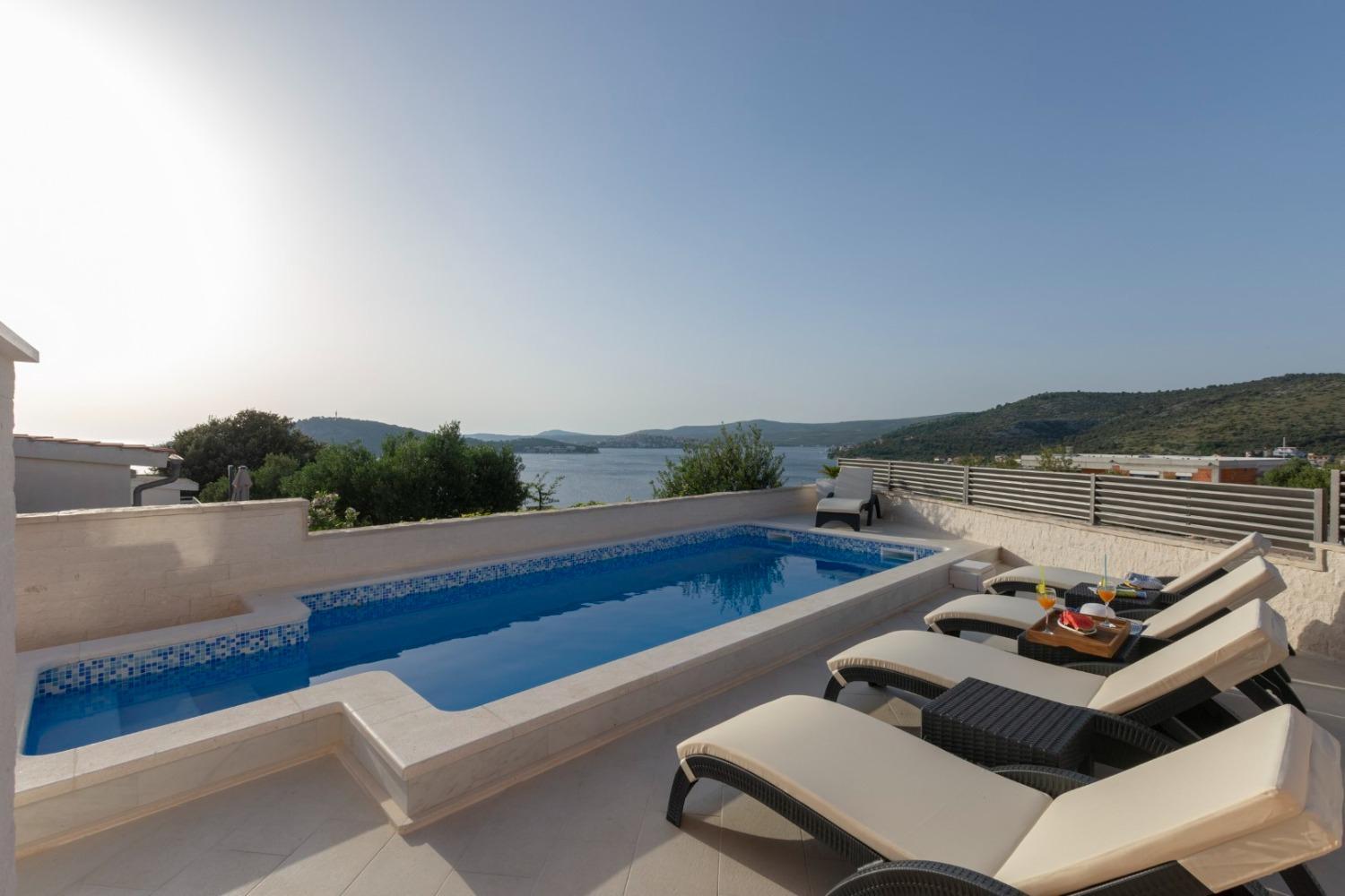 Holiday Home Ante - with pool & gym