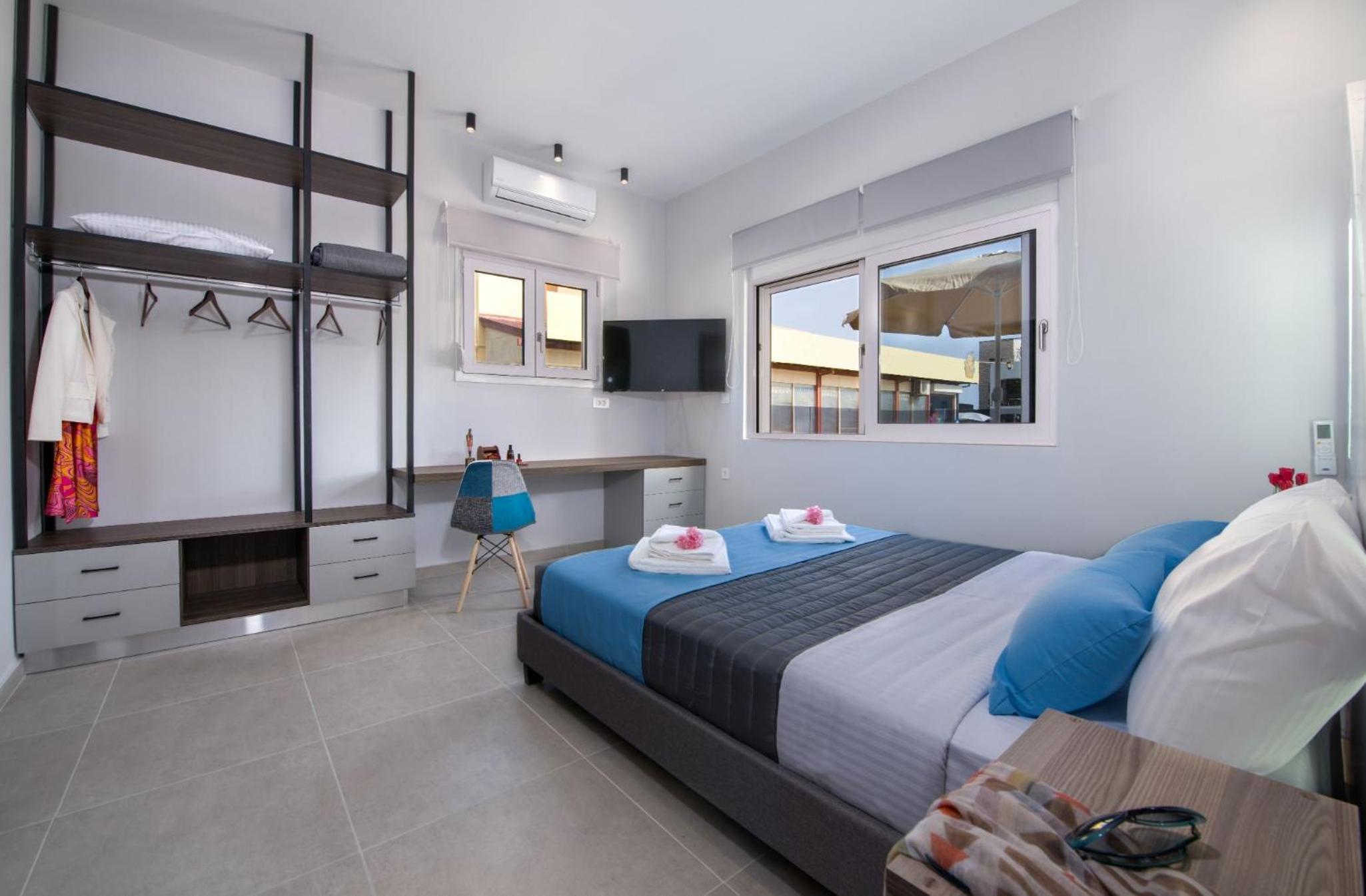 Luxury Villa Eva-Mari with Jacuzzi, 50m from the Beach