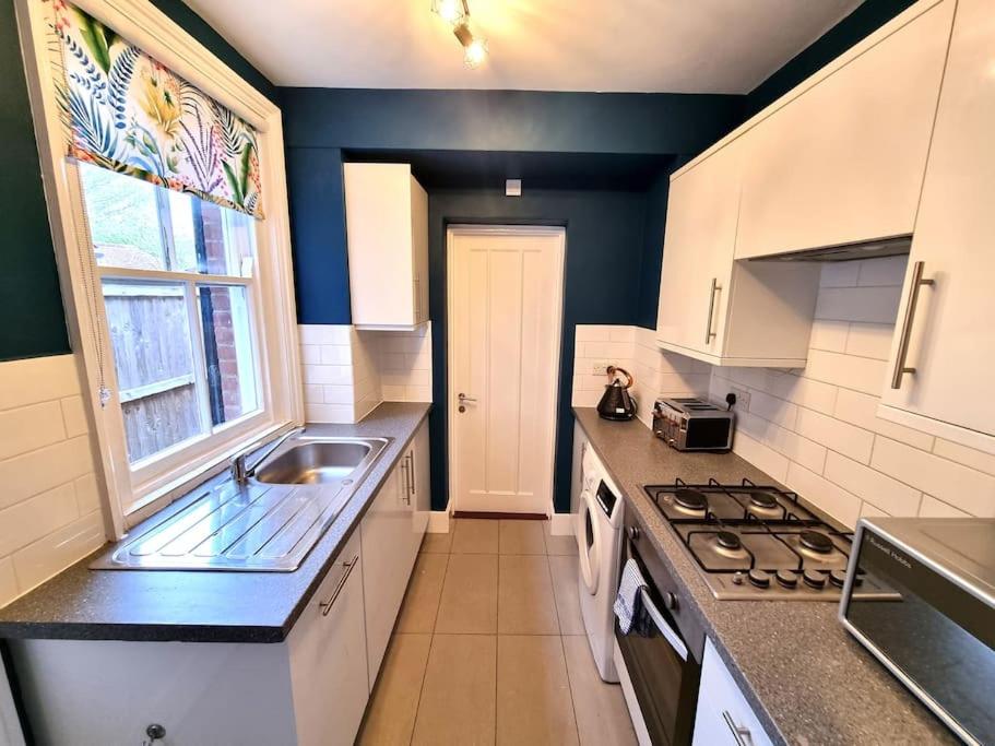 Beautiful & Vibrant City Centre House view 2