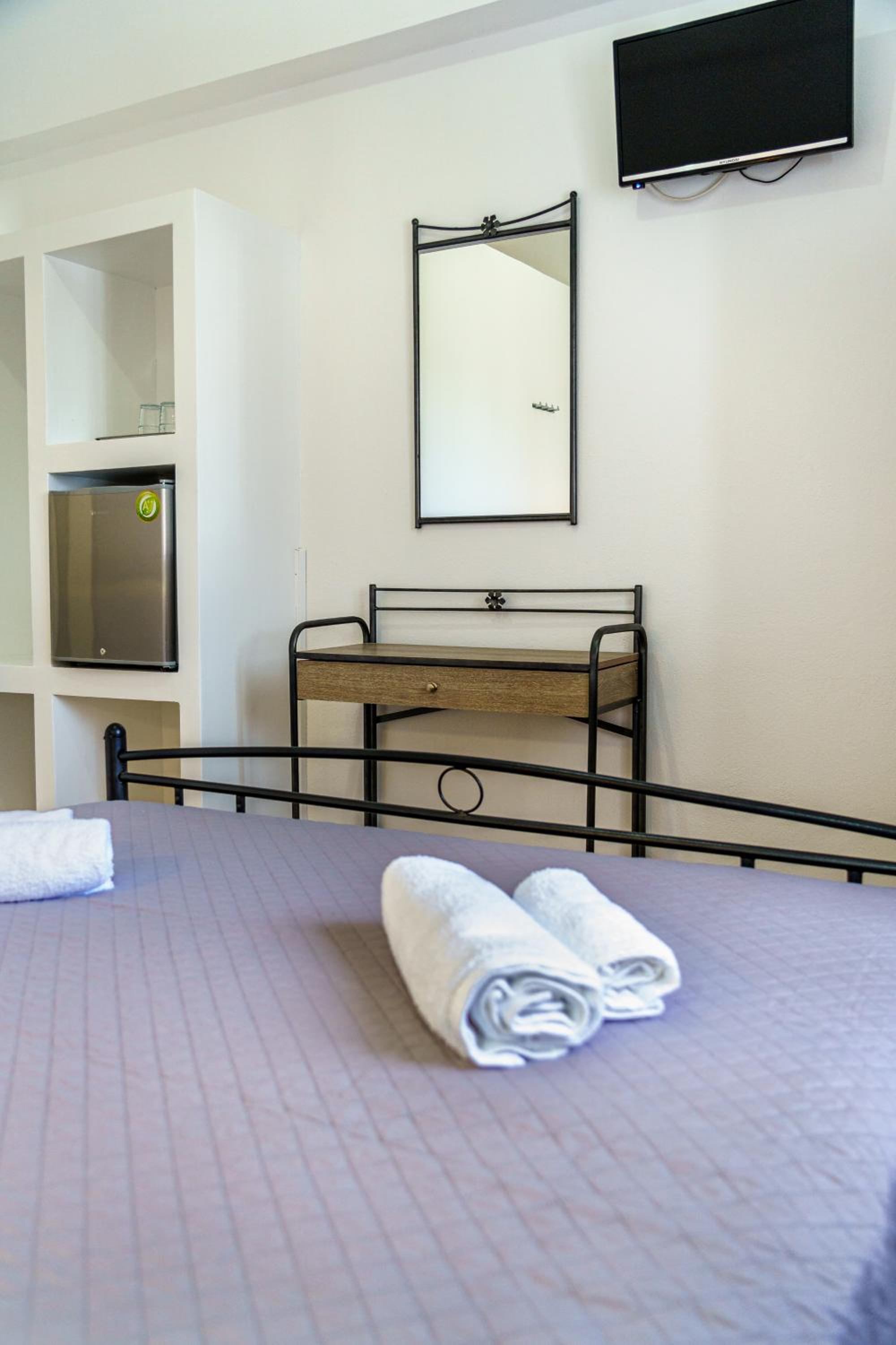 Marousi Rooms