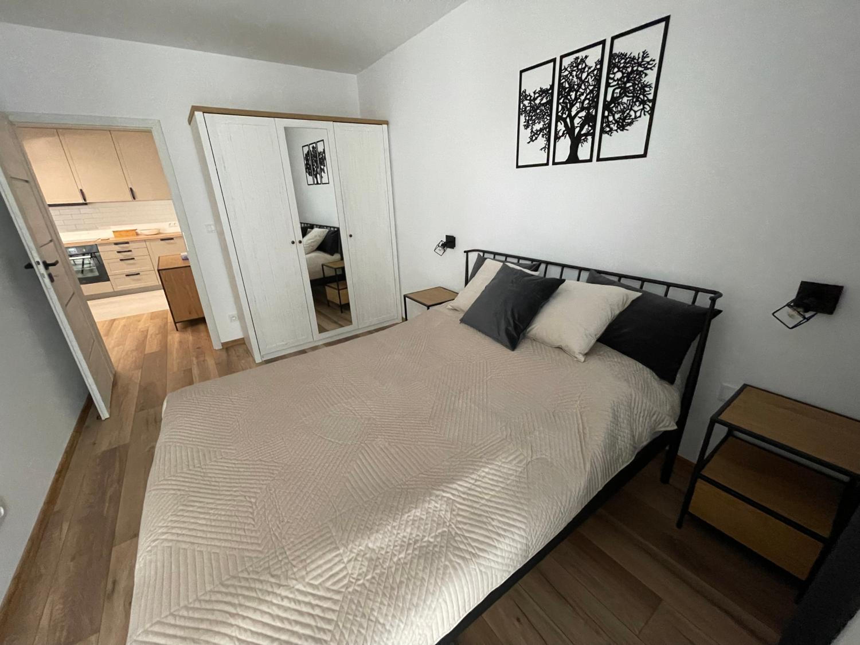 NEWPORT Industrial Apartment