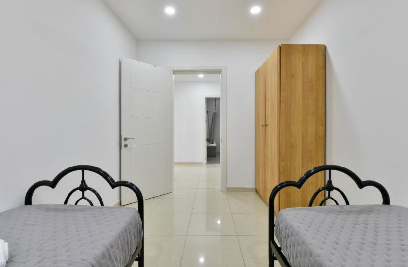 Sea view apartment photo 5