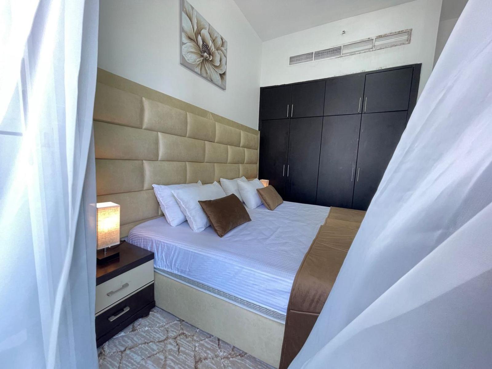 Dubai Vacations - Private gorgeous Room with Marina view with Shared Kitchen - Property Image 17