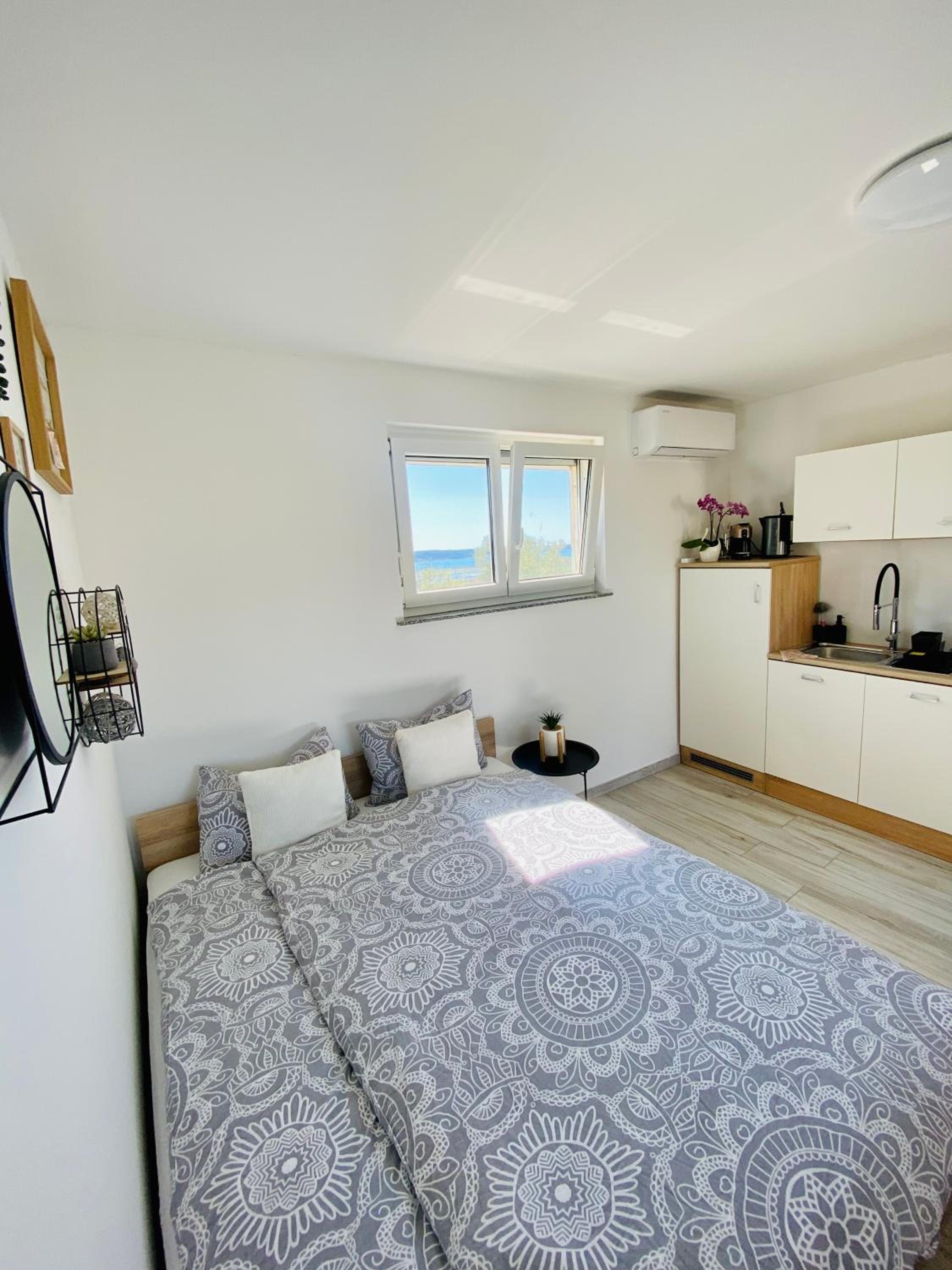 LaraBella Salt fields view studio