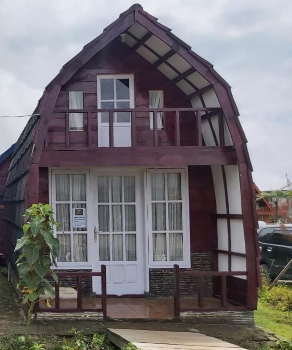 Villa Lorong Sempit Puncak 2000 Siosar view 3