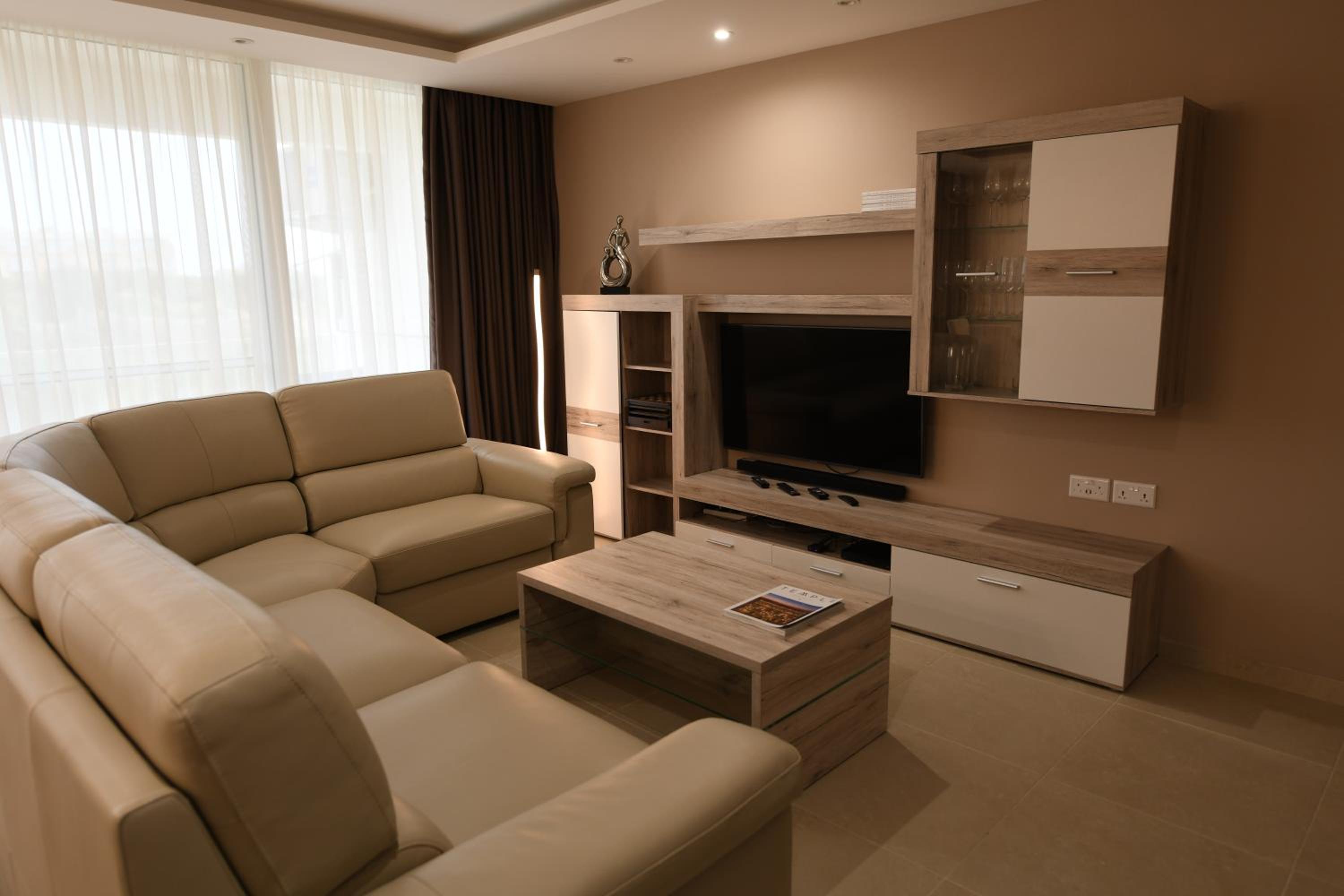 Wileg 4B Luxury Two Bedroom Apartment with Shared Swimming Pool. photo 5