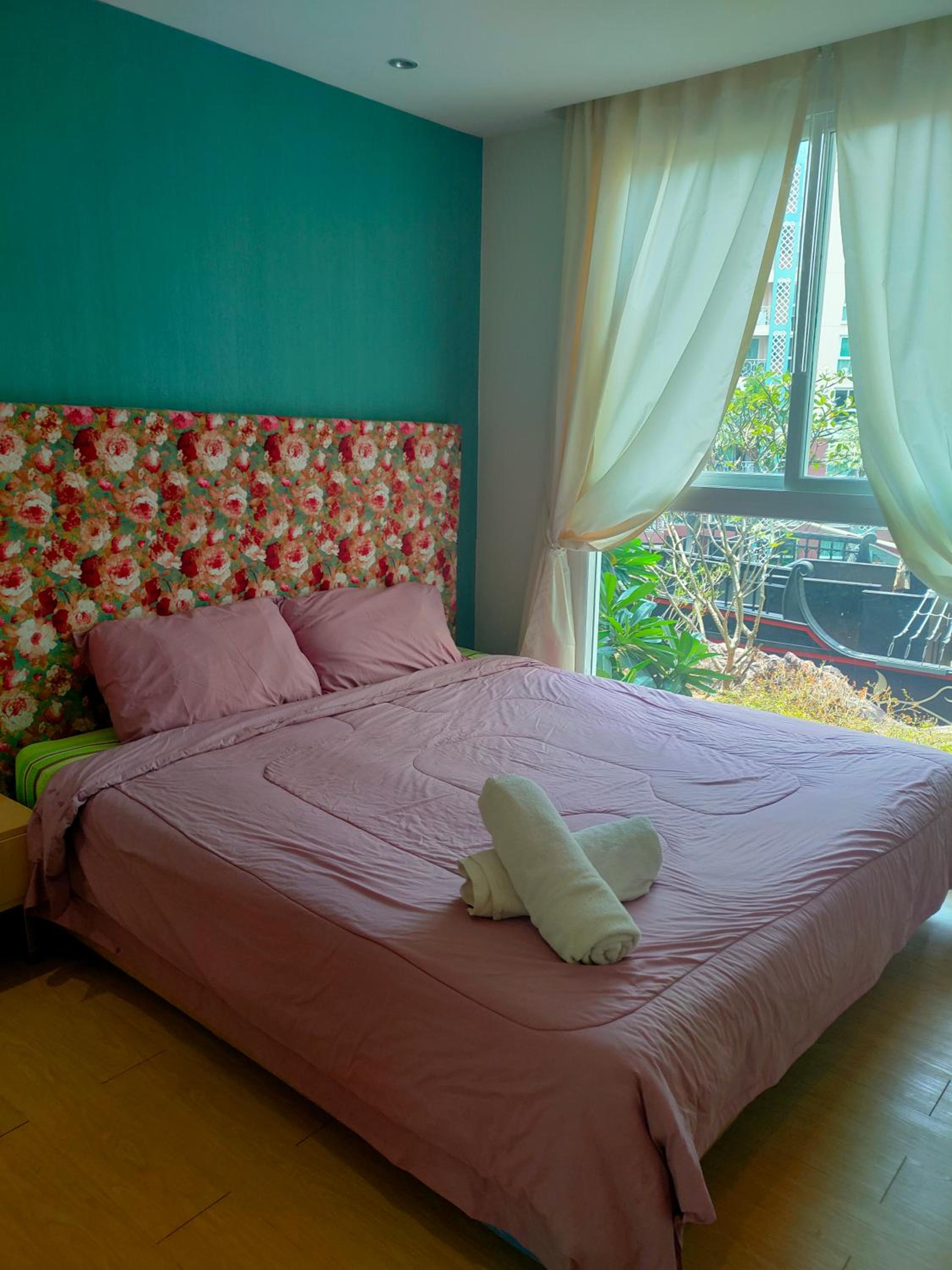 Grande Caribbean Condo by Suneeya