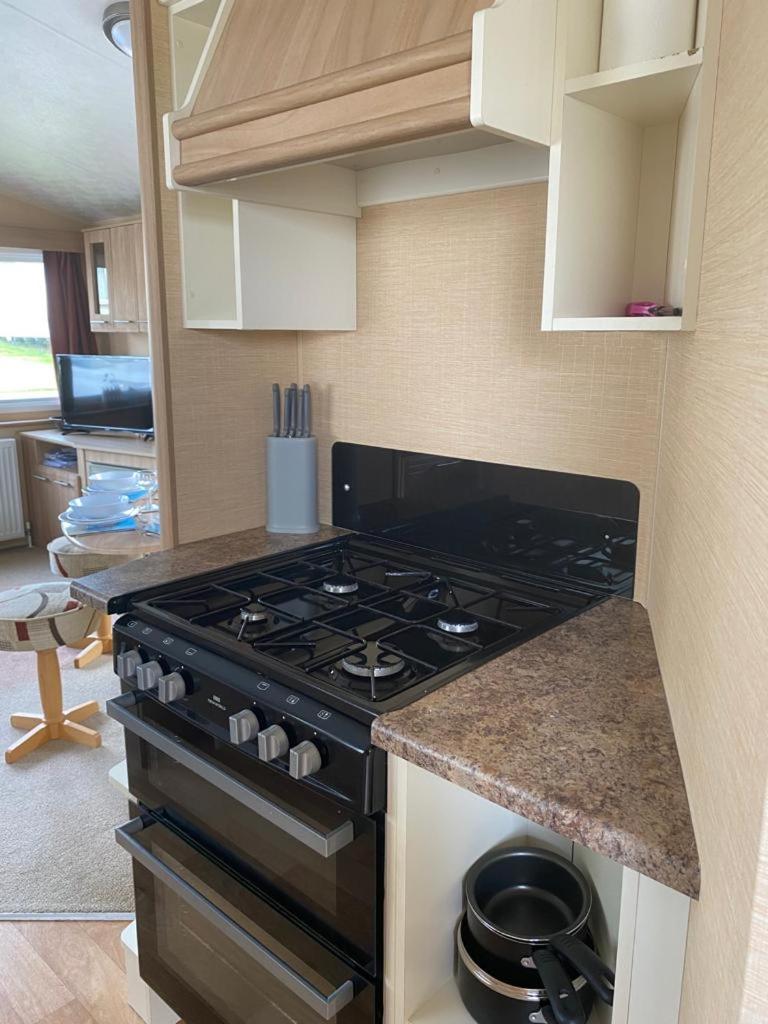 Comfy 2 bed holiday caravan view 5