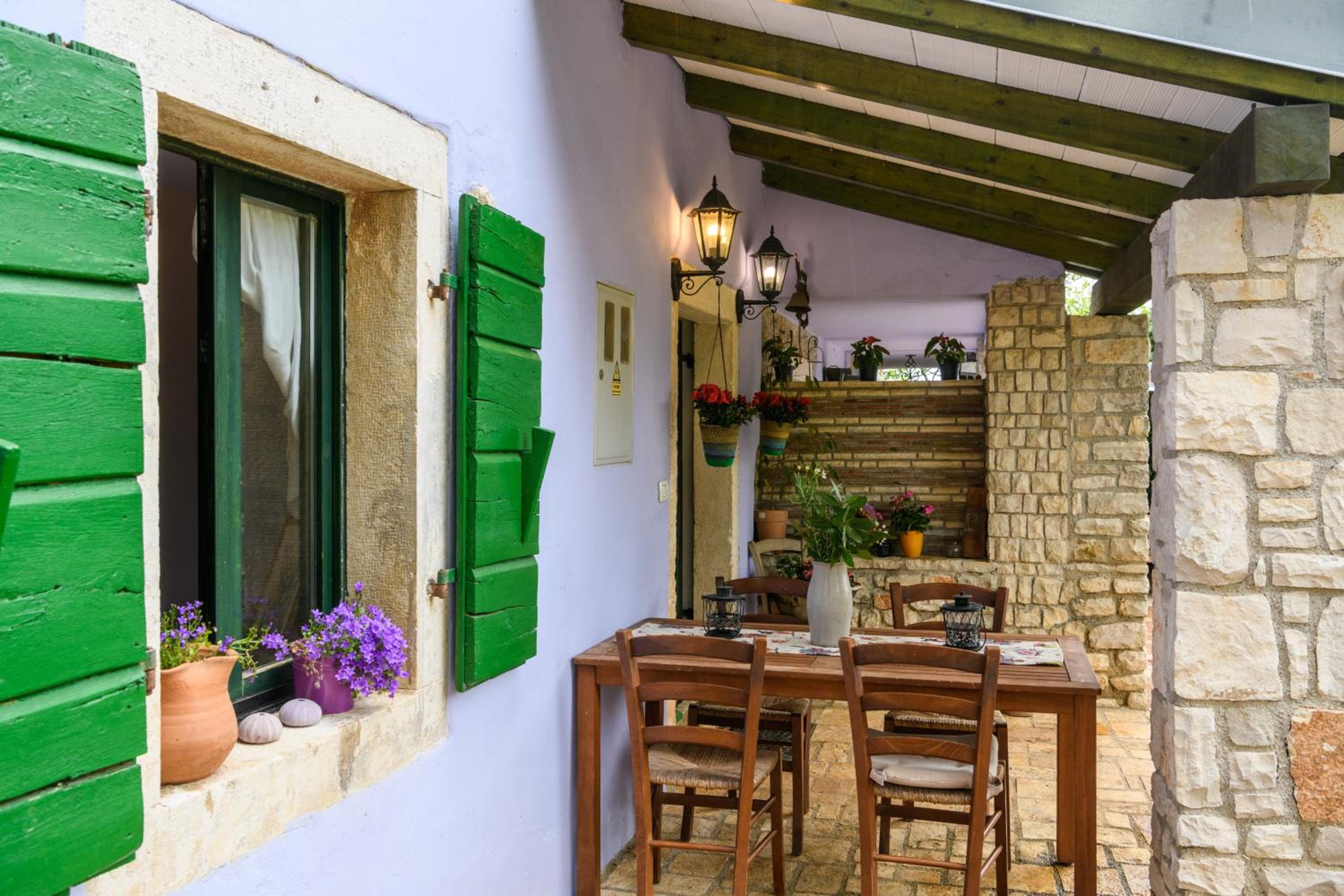 Rural home Oriana view 3