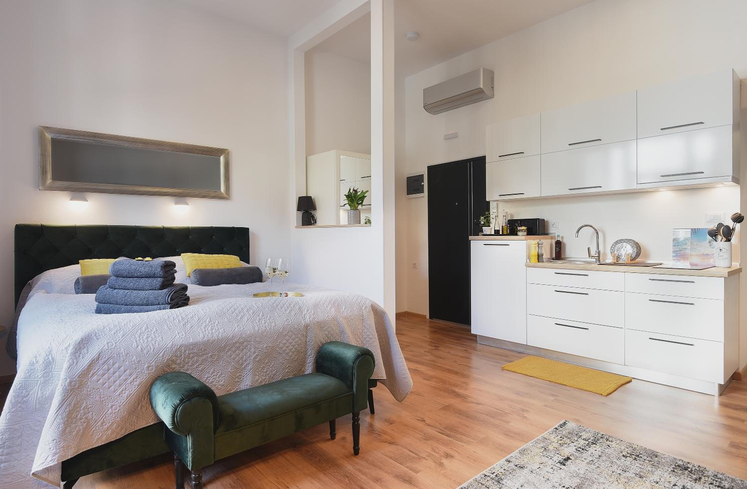 E&F Luxury Apartments view 5