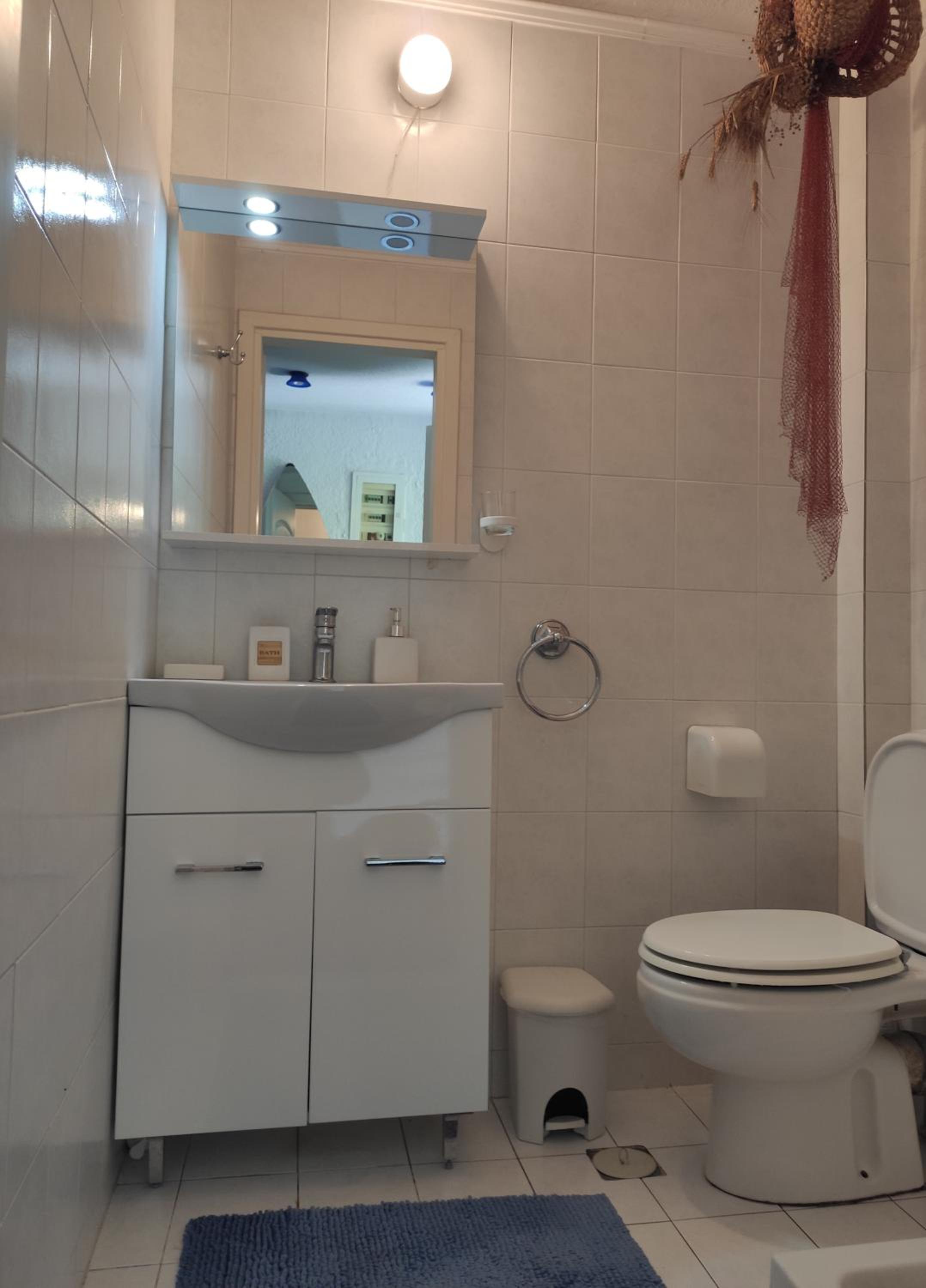 Cozy Villa in the Woods Next to the Sea, 7 Sleeps view 5