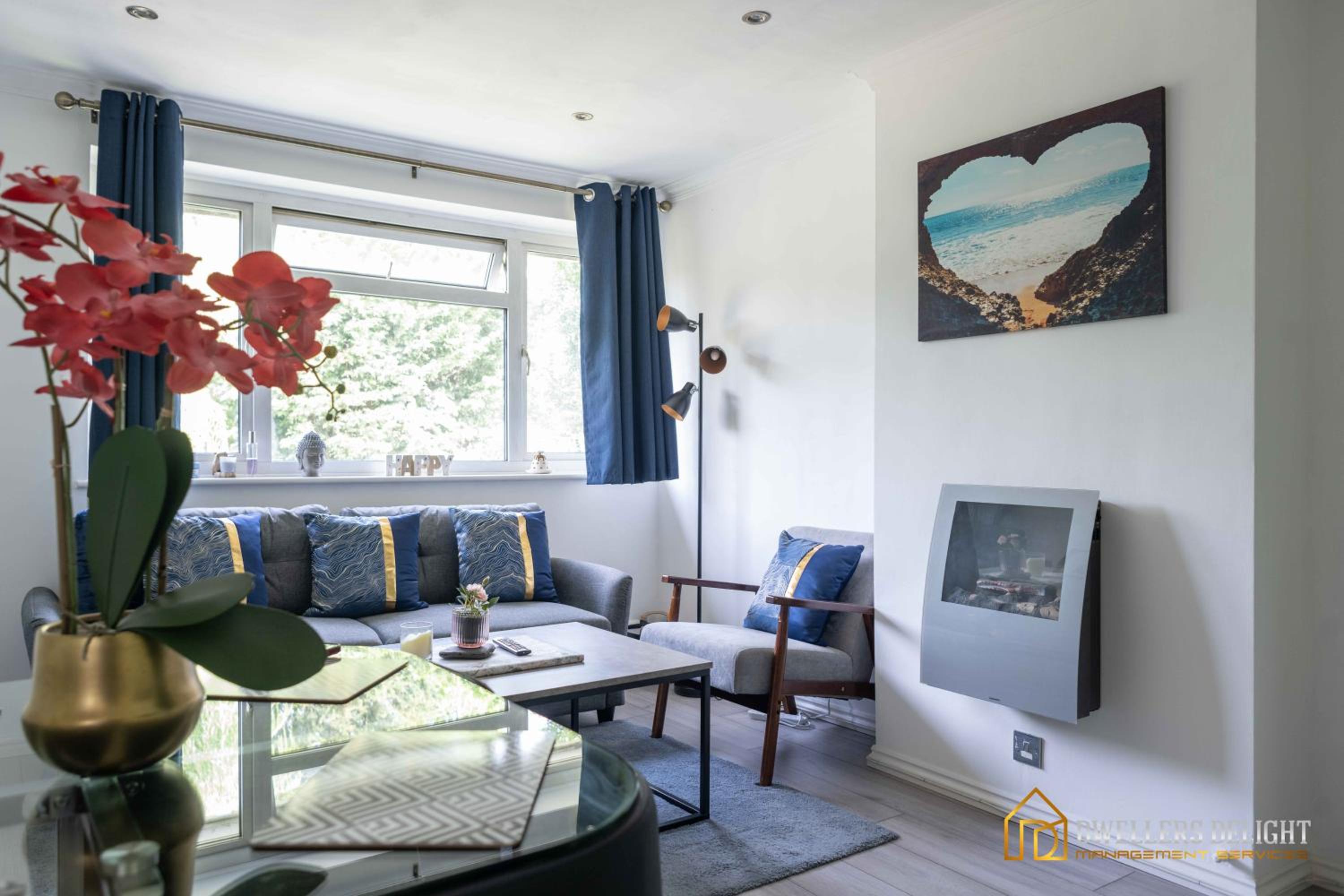 Stylish Flat 2 Bedroom with Free Wifi & Parking Chigwell Epping London