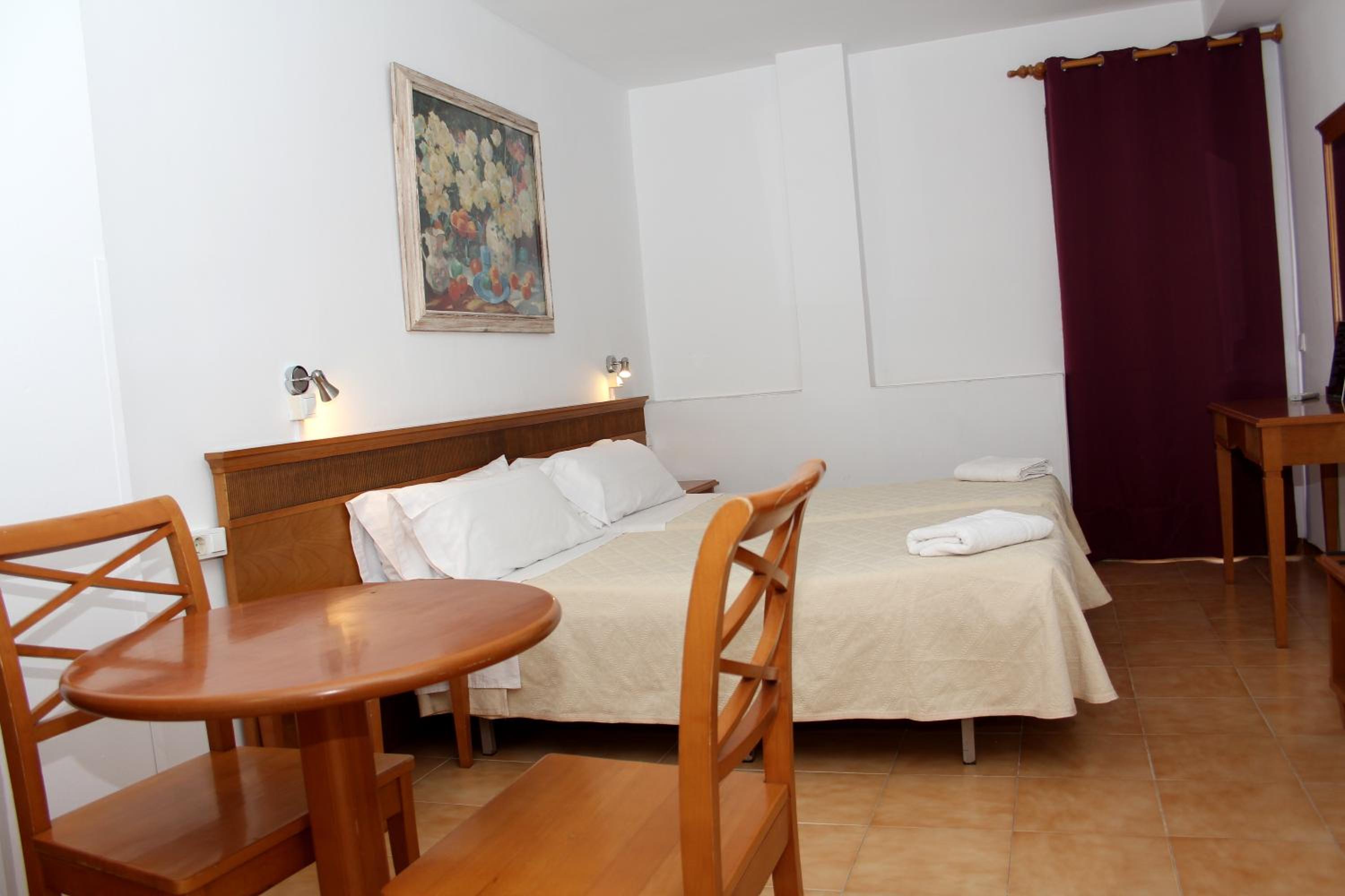 Apartamentos Gomila Park