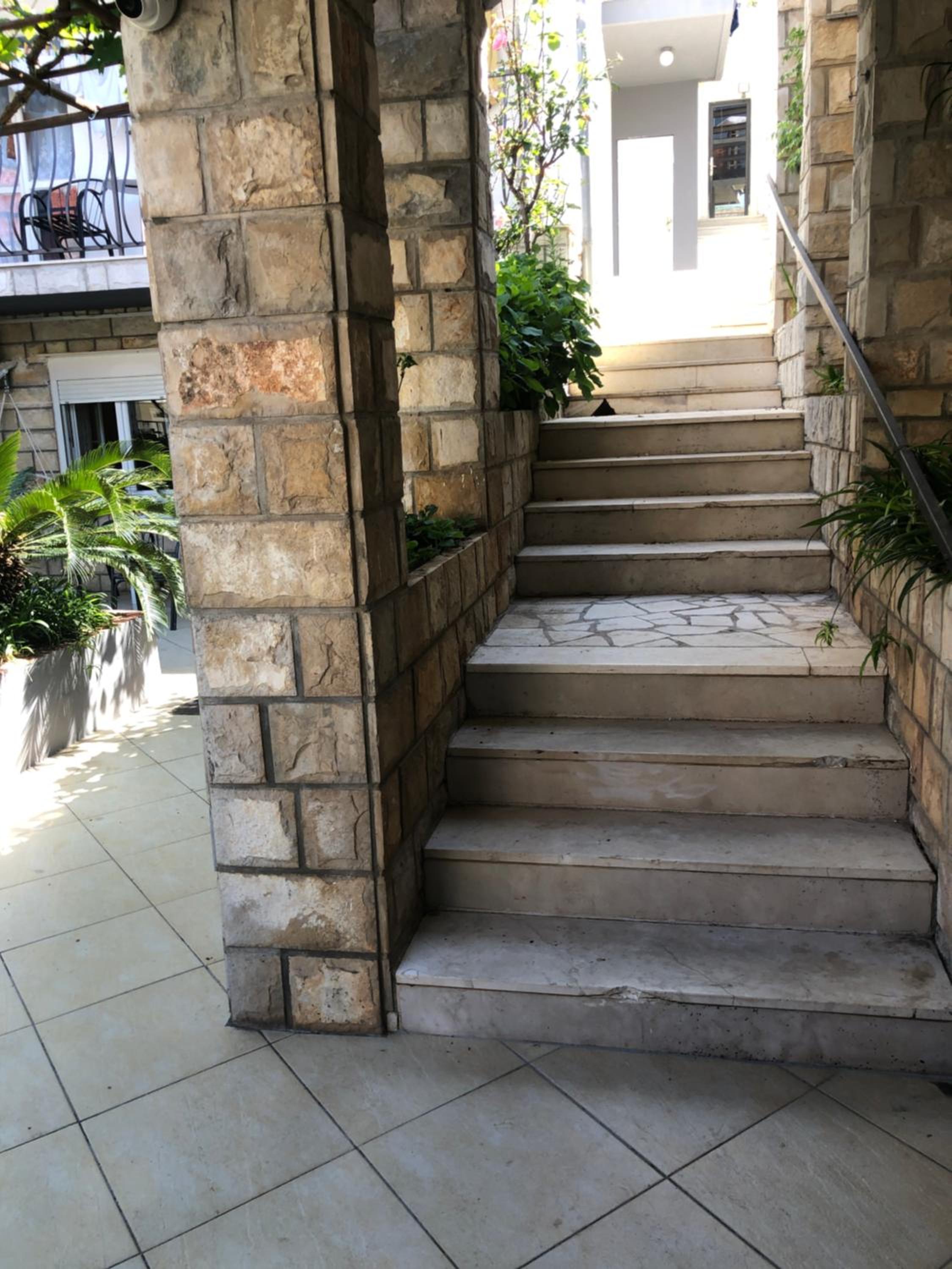 King's Landing Esma' house