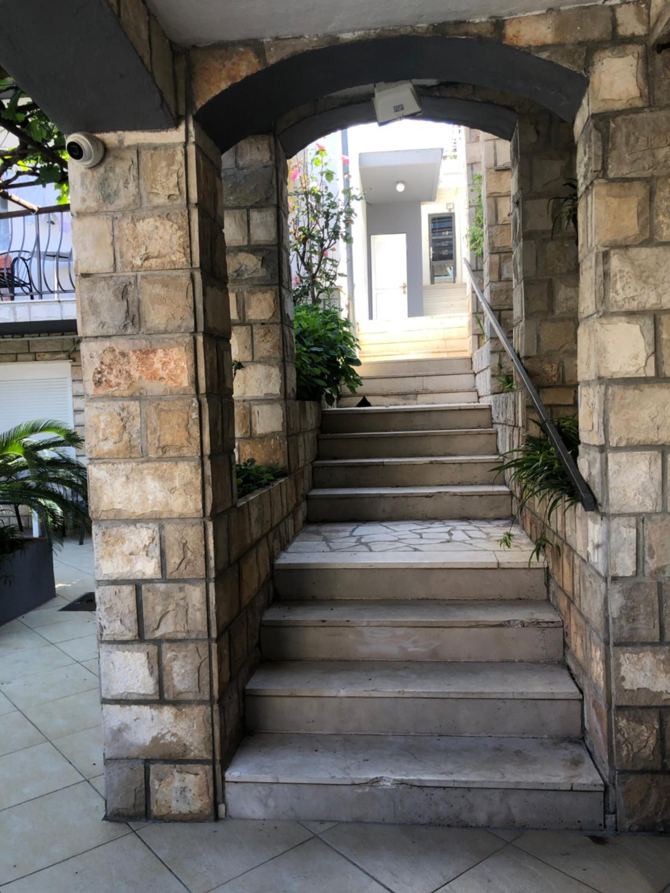 King's Landing Esma' house