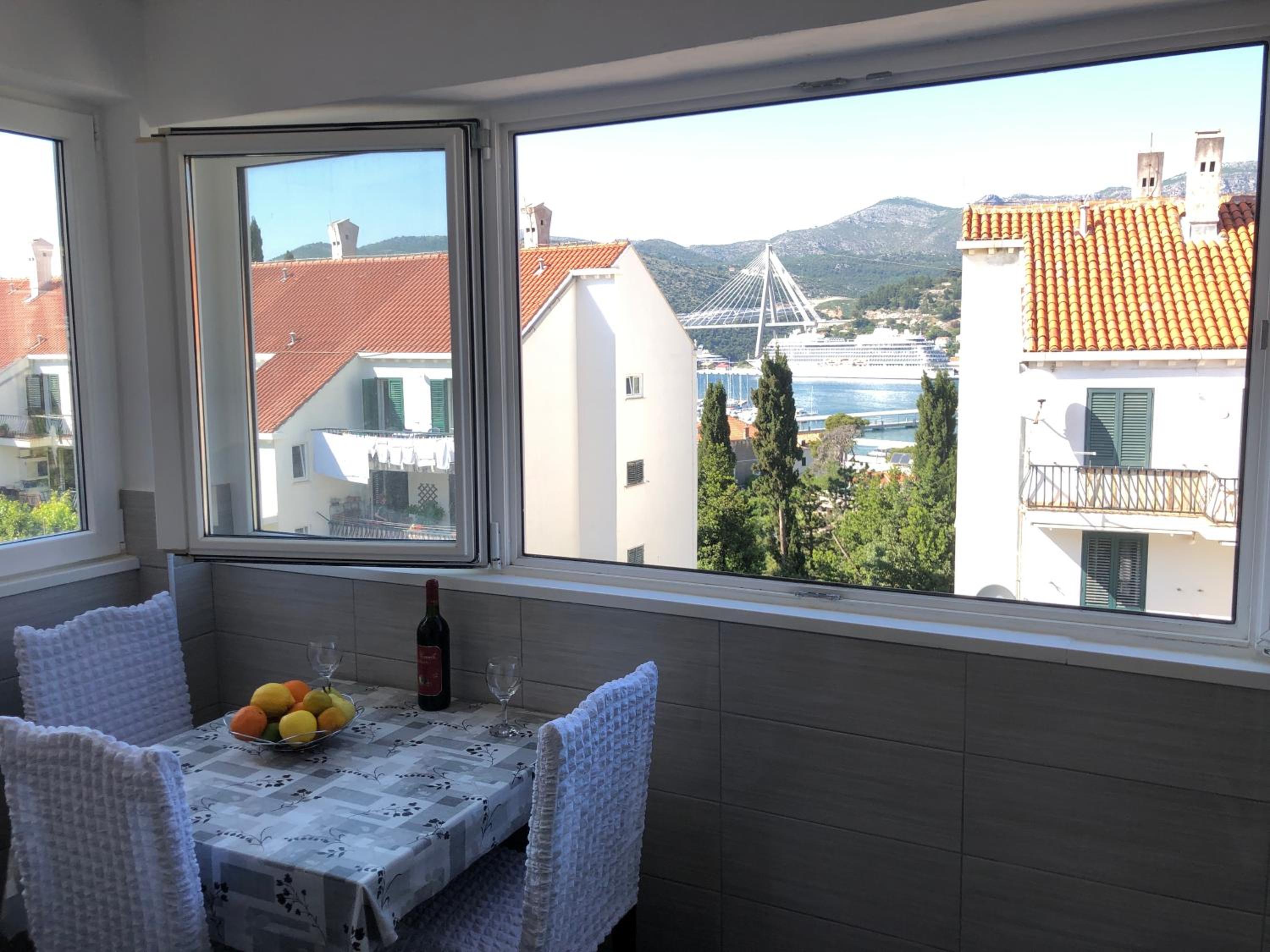 King's Landing Esma' house