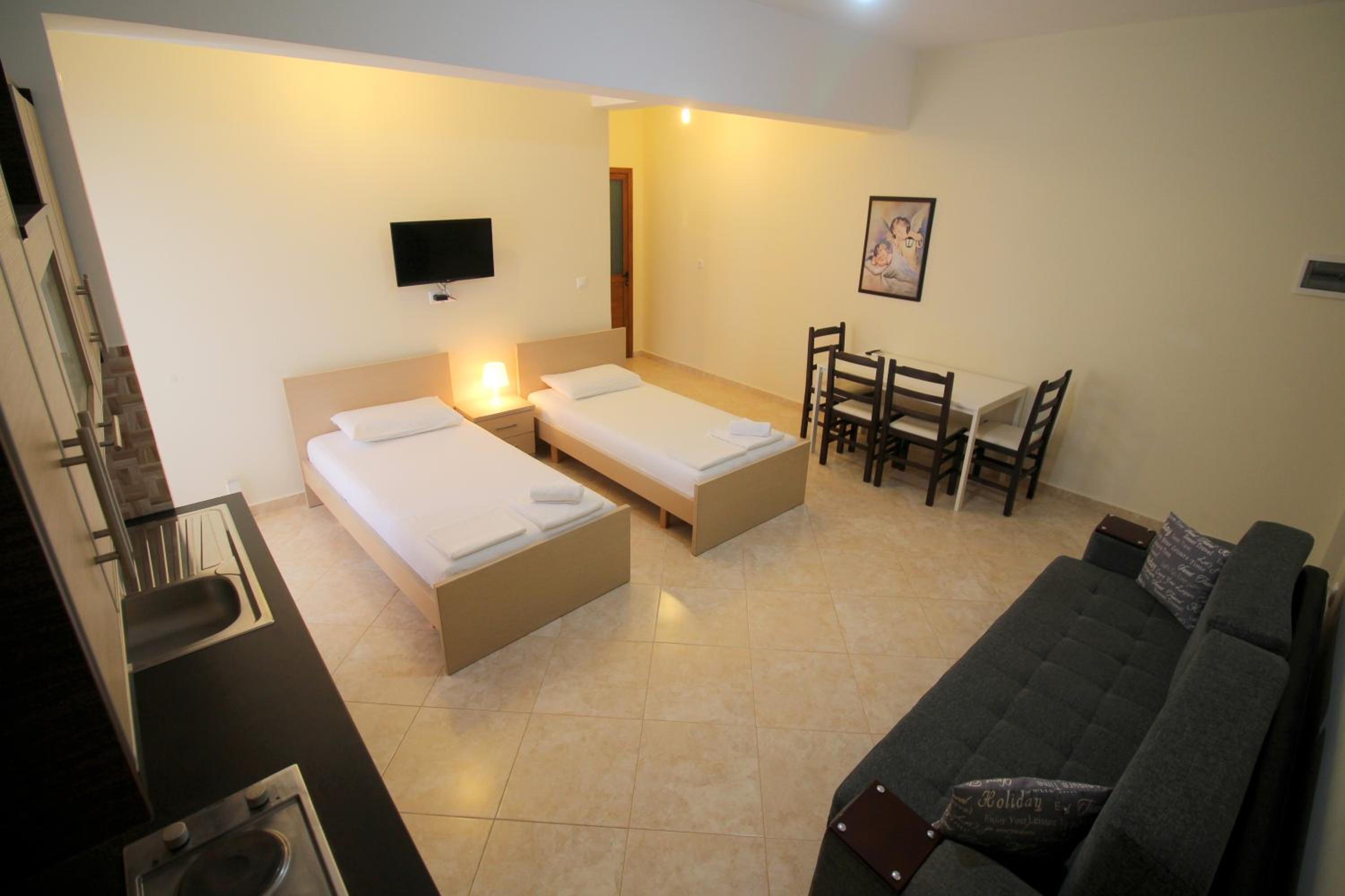 Erjon Apartments
