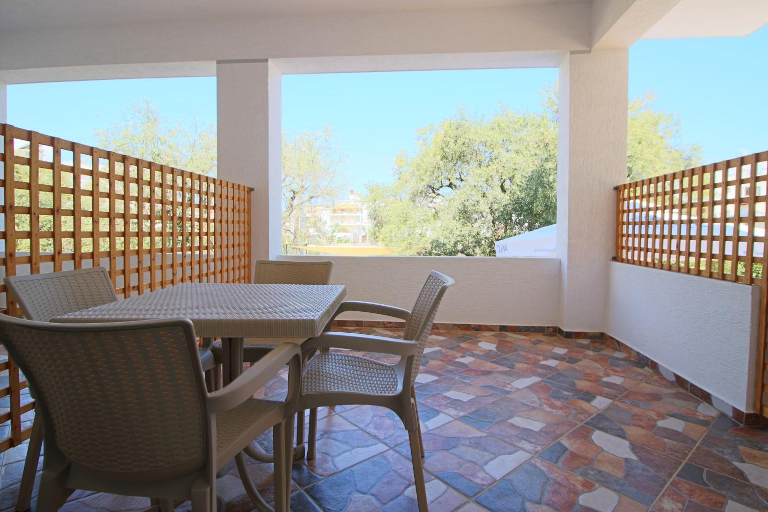 Erjon Apartments