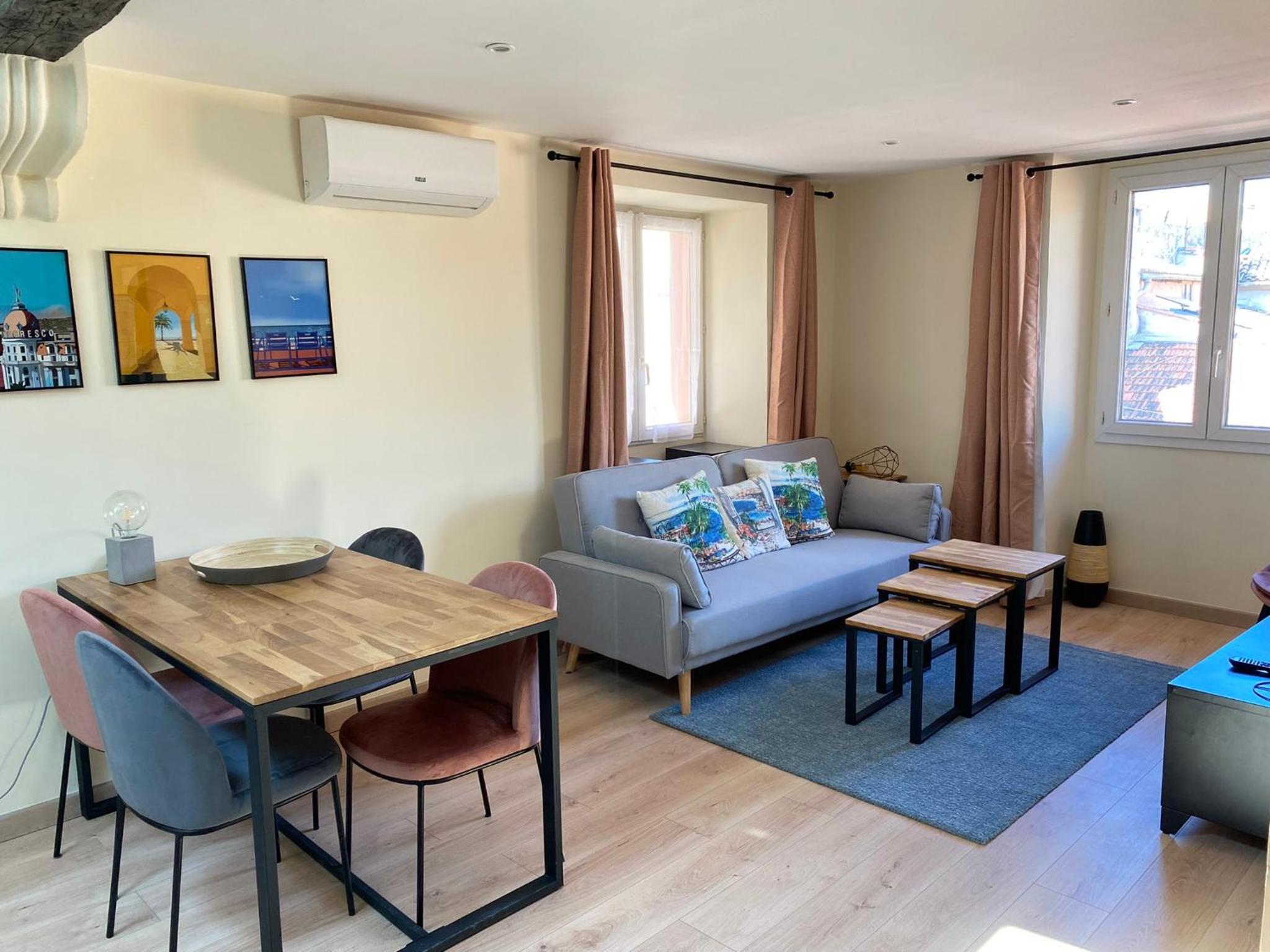 06A2 - Cœur du Vieux Nice bel appartement moderne rénové photo 3