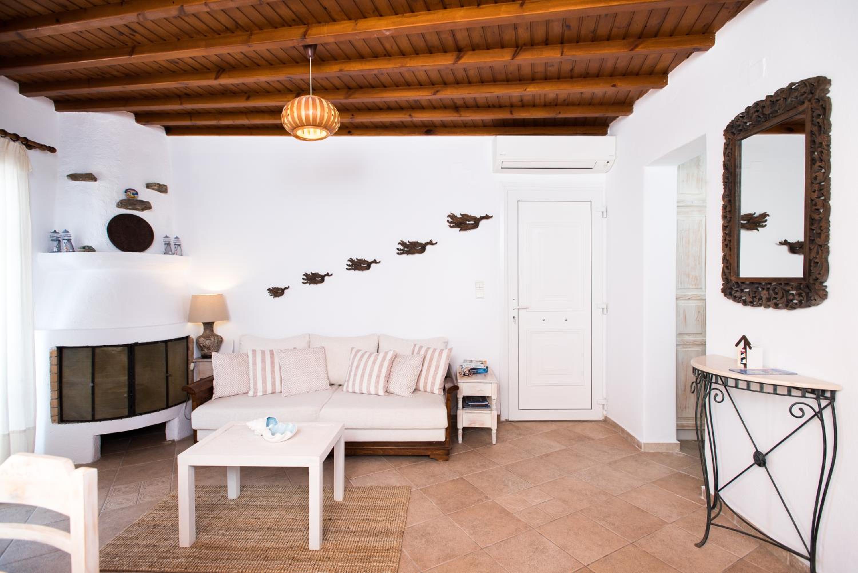 Escape to Mykonos - Entire place by Ornos Beach