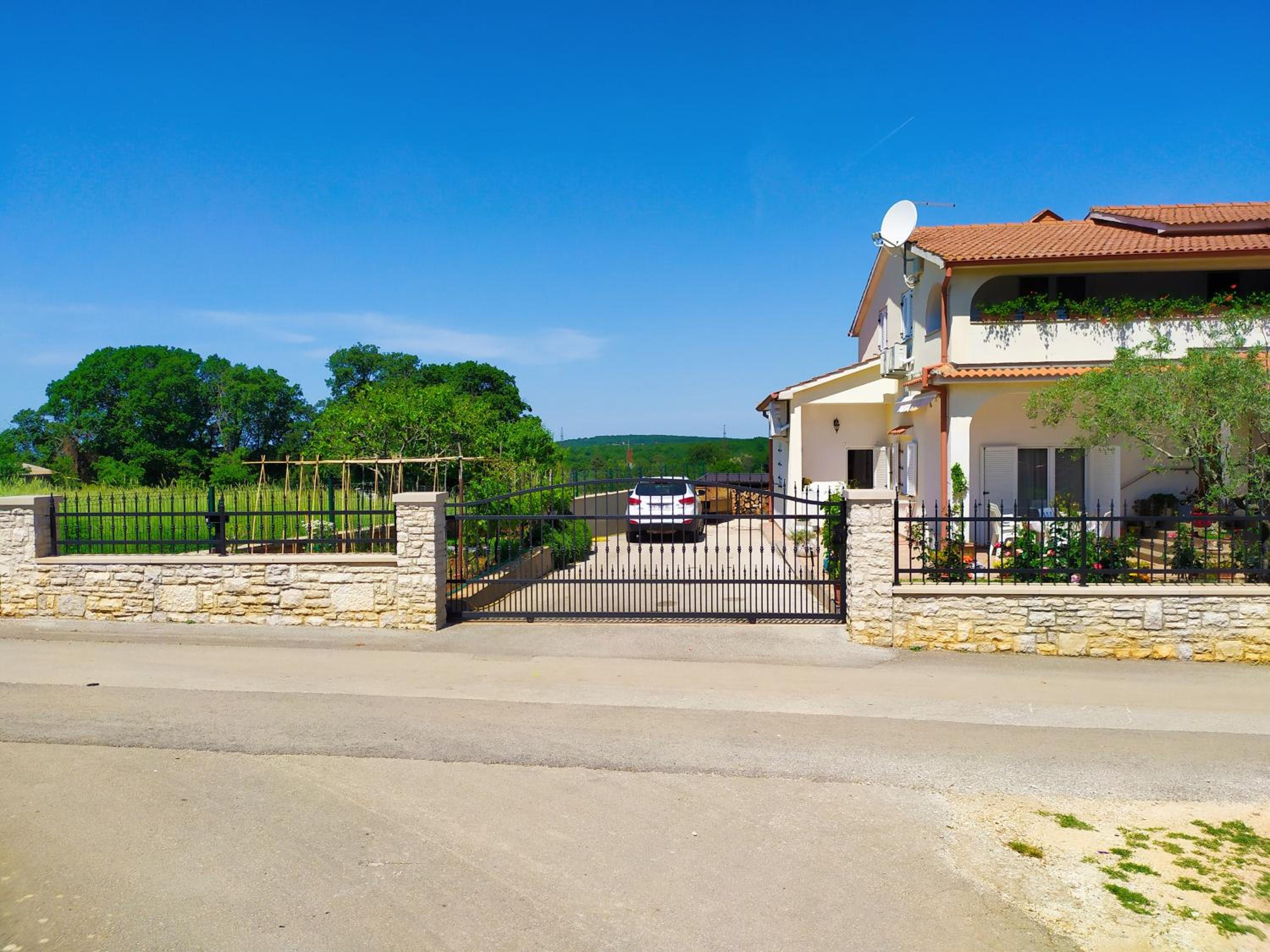 Kuća za odmor - apartman Vito view 2