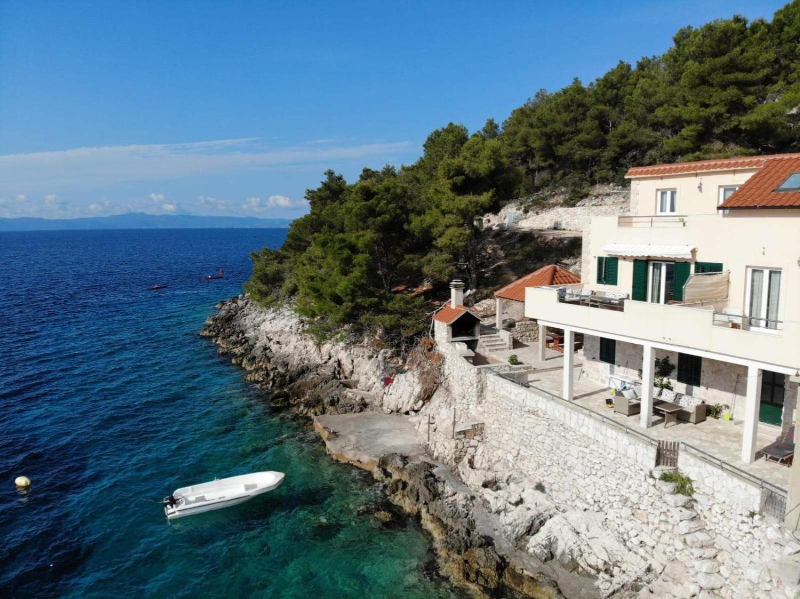 Robinson Medvidna Hvar Apartments