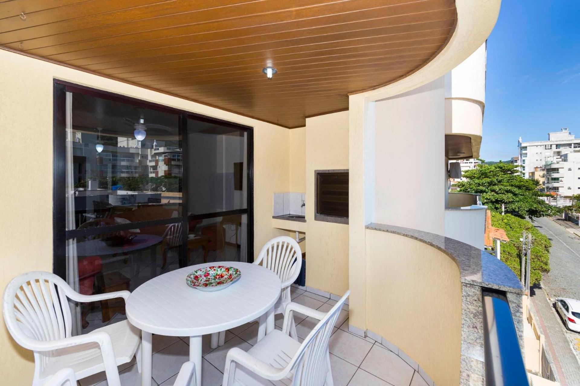 301M - Excelente apartamento 2 quartos com Vista ao Mar, para até 5 pessoas próximo à Praia de Bombas - SC